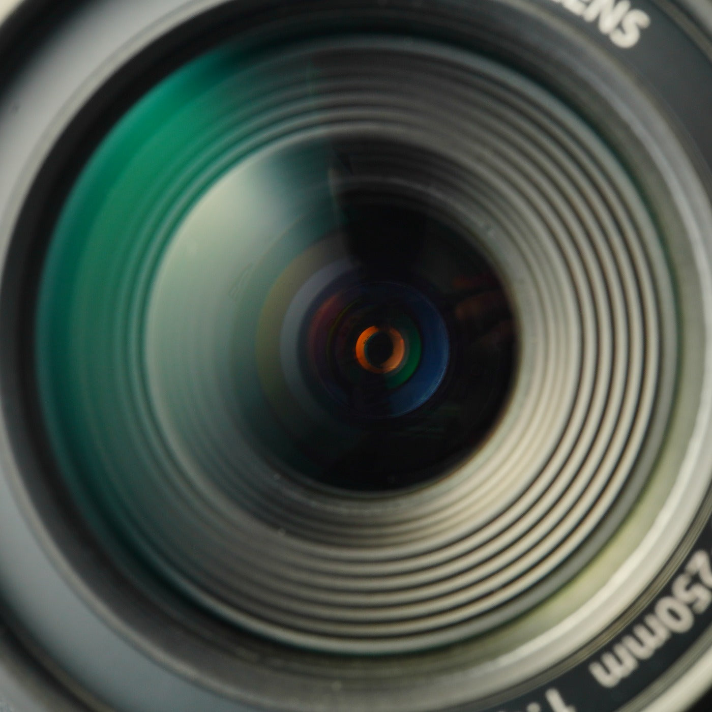 Canon EF-S 55-250mm F/4-5.6 IS ズームレンズ