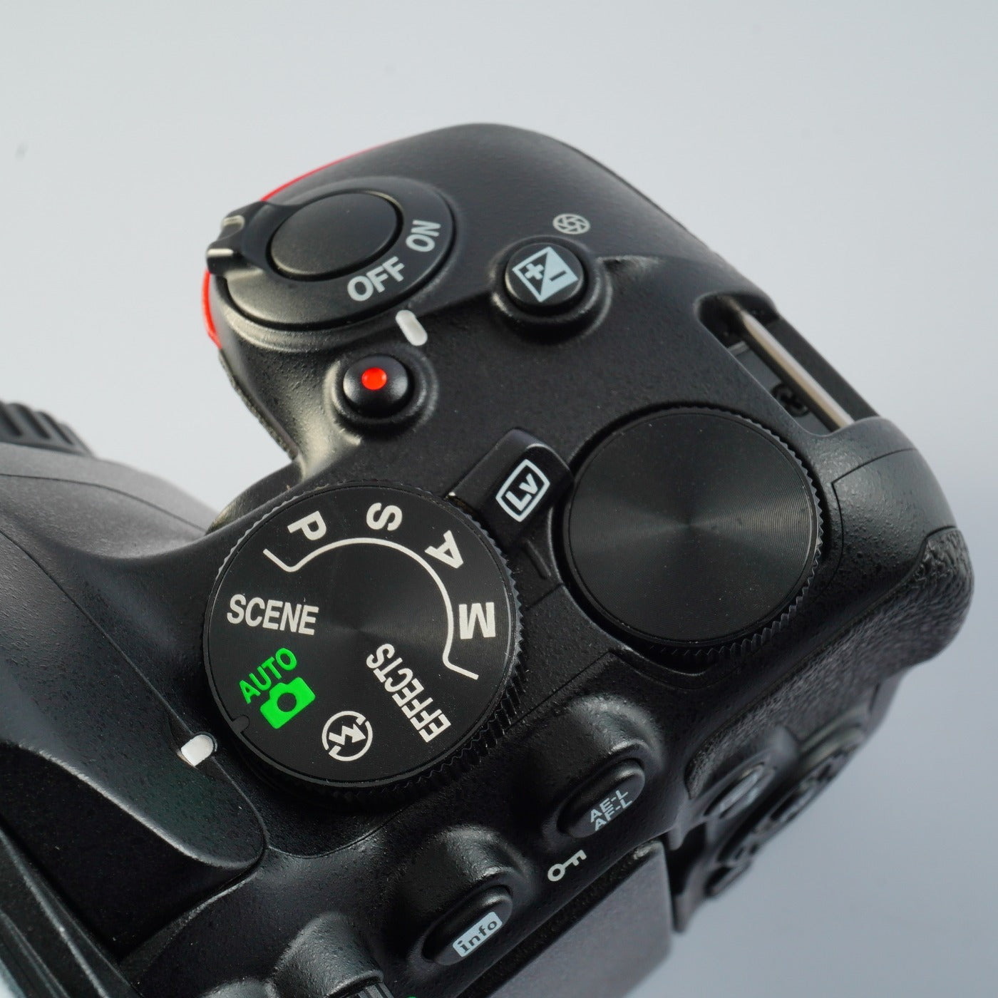 Nikon D5600 + AF-S DX NIKKOR 18-55mm F/3.5-5.6 GⅡ VR + SD 2GB MF フィルム一眼レフカメラ