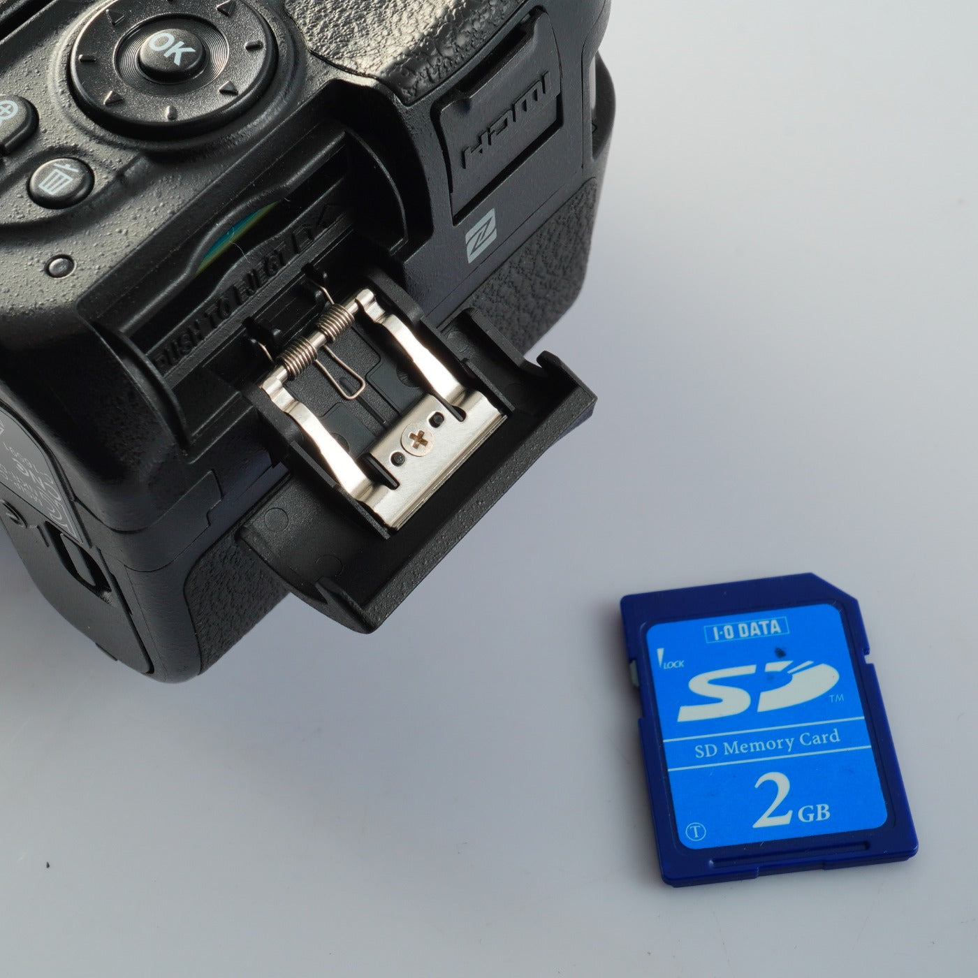 Nikon D5600 + AF-S DX NIKKOR 18-55mm F/3.5-5.6 GⅡ VR + SD 2GB MF フィルム一眼レフカメラ