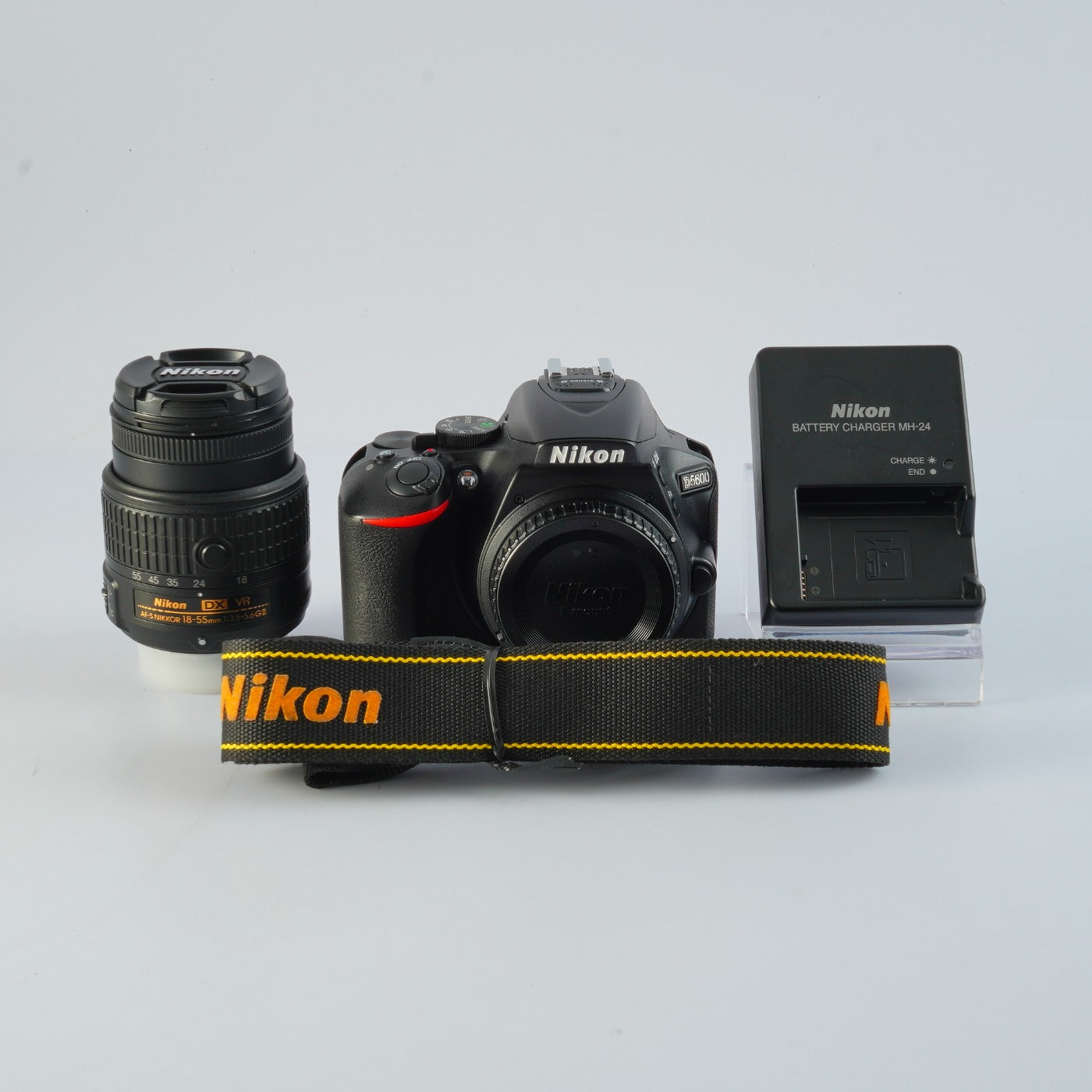 Nikon D5600 + AF-S DX NIKKOR 18-55mm F/3.5-5.6 GⅡ VR + SD 2GB MF フィルム一眼レフカメラ