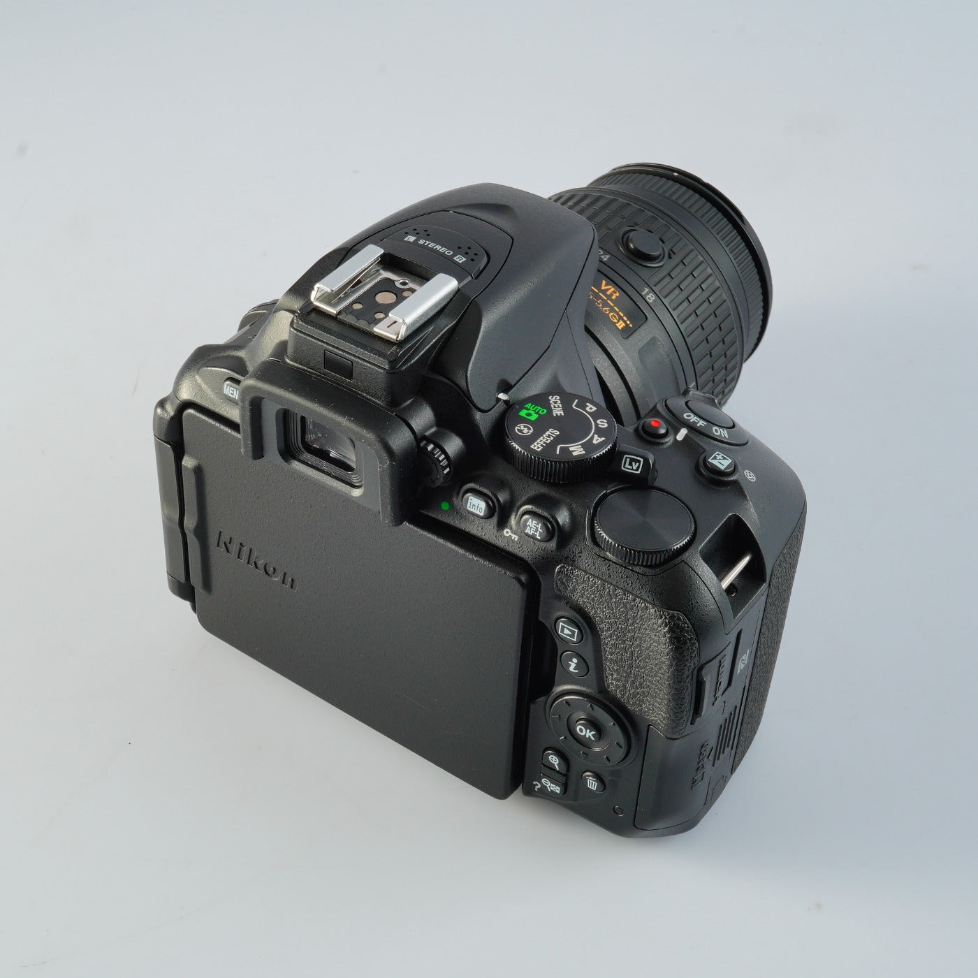 Nikon D5600 + AF-S DX NIKKOR 18-55mm F/3.5-5.6 GⅡ VR + SD 2GB MF フィルム一眼レフカメラ