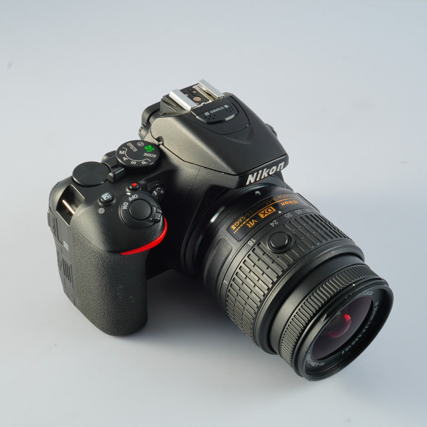 Nikon D5600 + AF-S DX NIKKOR 18-55mm F/3.5-5.6 GⅡ VR + SD 2GB MF フィルム一眼レフカメラ