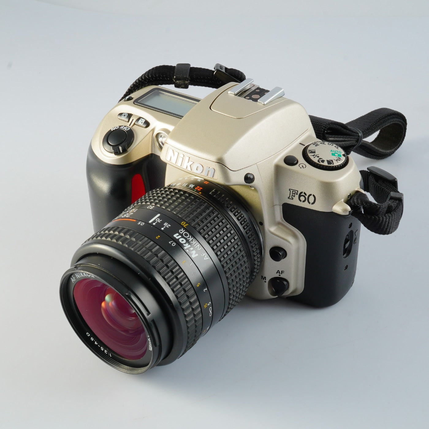 Nikon F60 (N60) + AF Nikkor 28-70mm F/3.5-4.5 D AF フィルム一眼レフカメラ