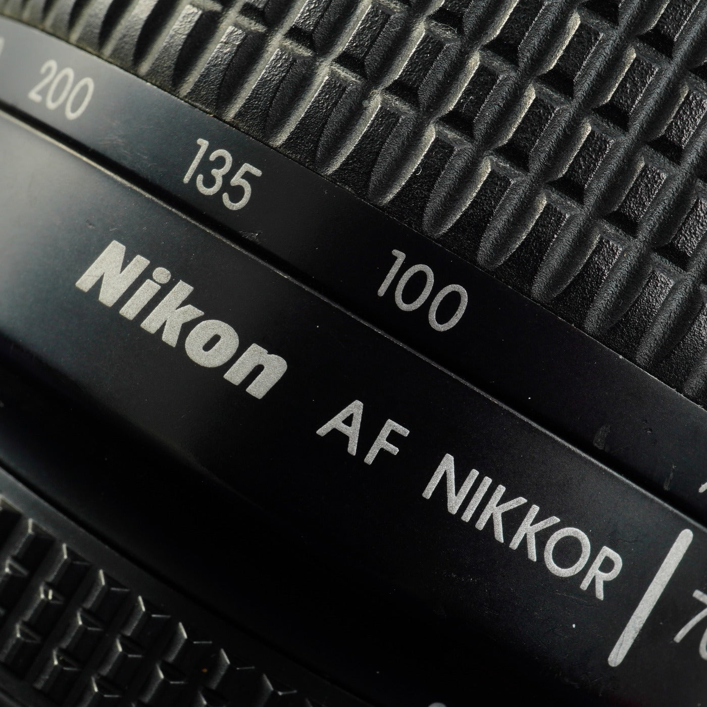 Nikon AF NIKKOR 70-300mm F/4-5.6 D ズームレンズ