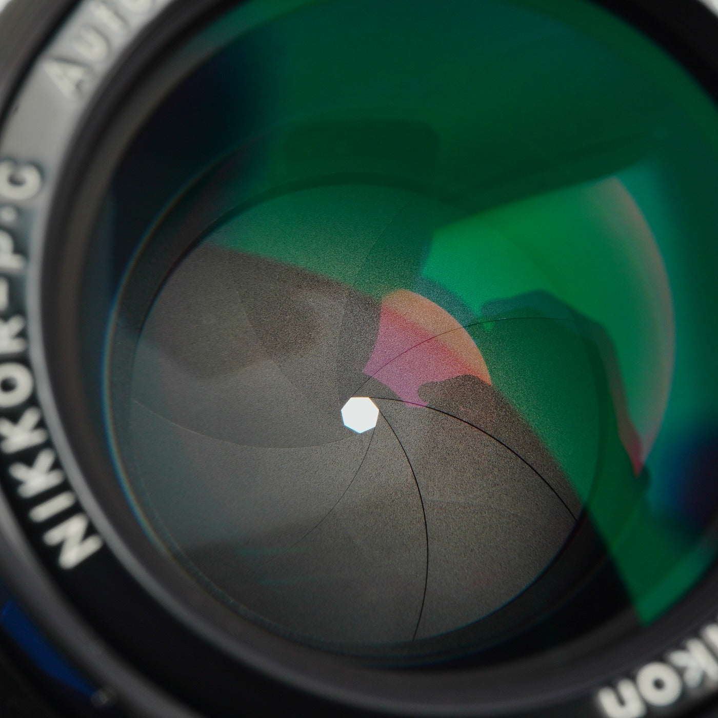 Nikon NIKKOR-P.C Auto 105mm F/2.5 Ai改 単焦点レンズ