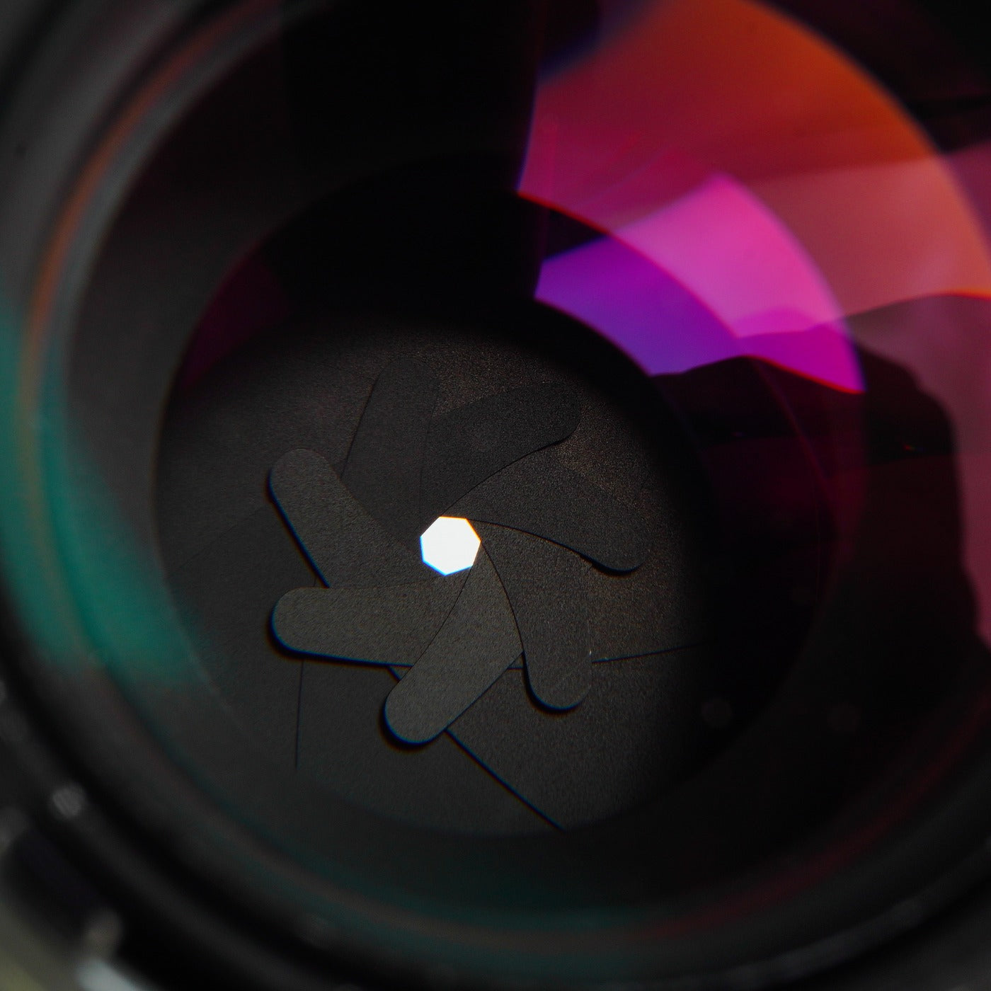 Nikon NIKKOR-P.C Auto 105mm F/2.5 Ai改 単焦点レンズ