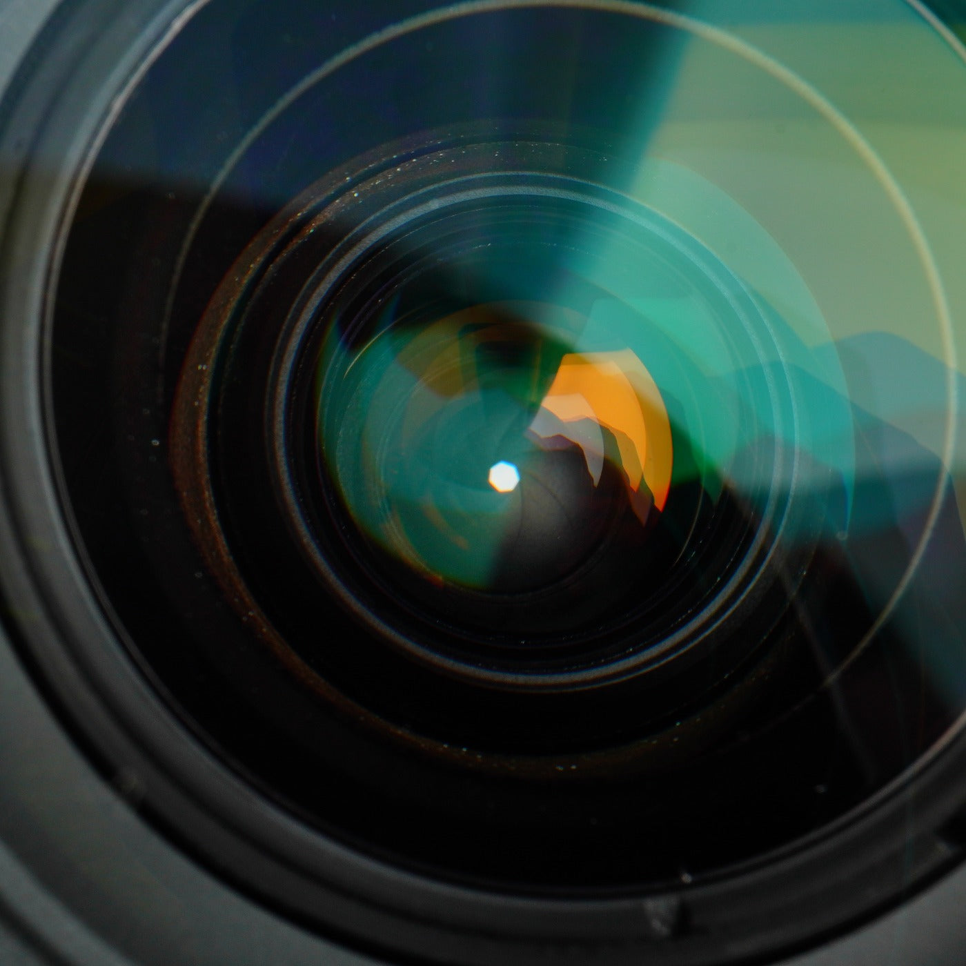 Nikon AF NIKKOR 28-200mm F/3.5-5.6 D ズームレンズ