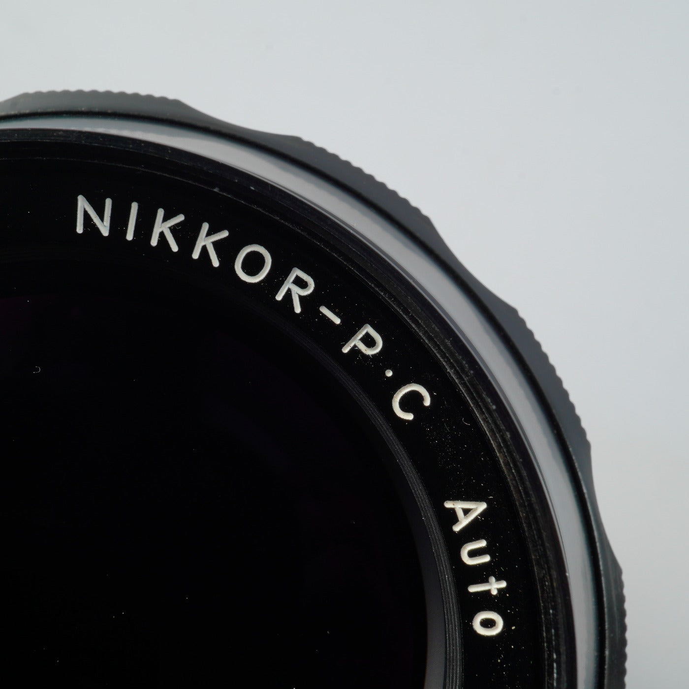 Nikon 非Ai NIKKOR-P.C Auto 105mm F/2.5 単焦点レンズ