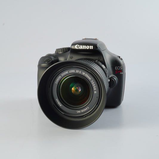 Canon EOS Kiss X50 ( Rebel T3 ) + EF-S 18-55mm F/3.5-5.6 デジタル一眼レフカメラ