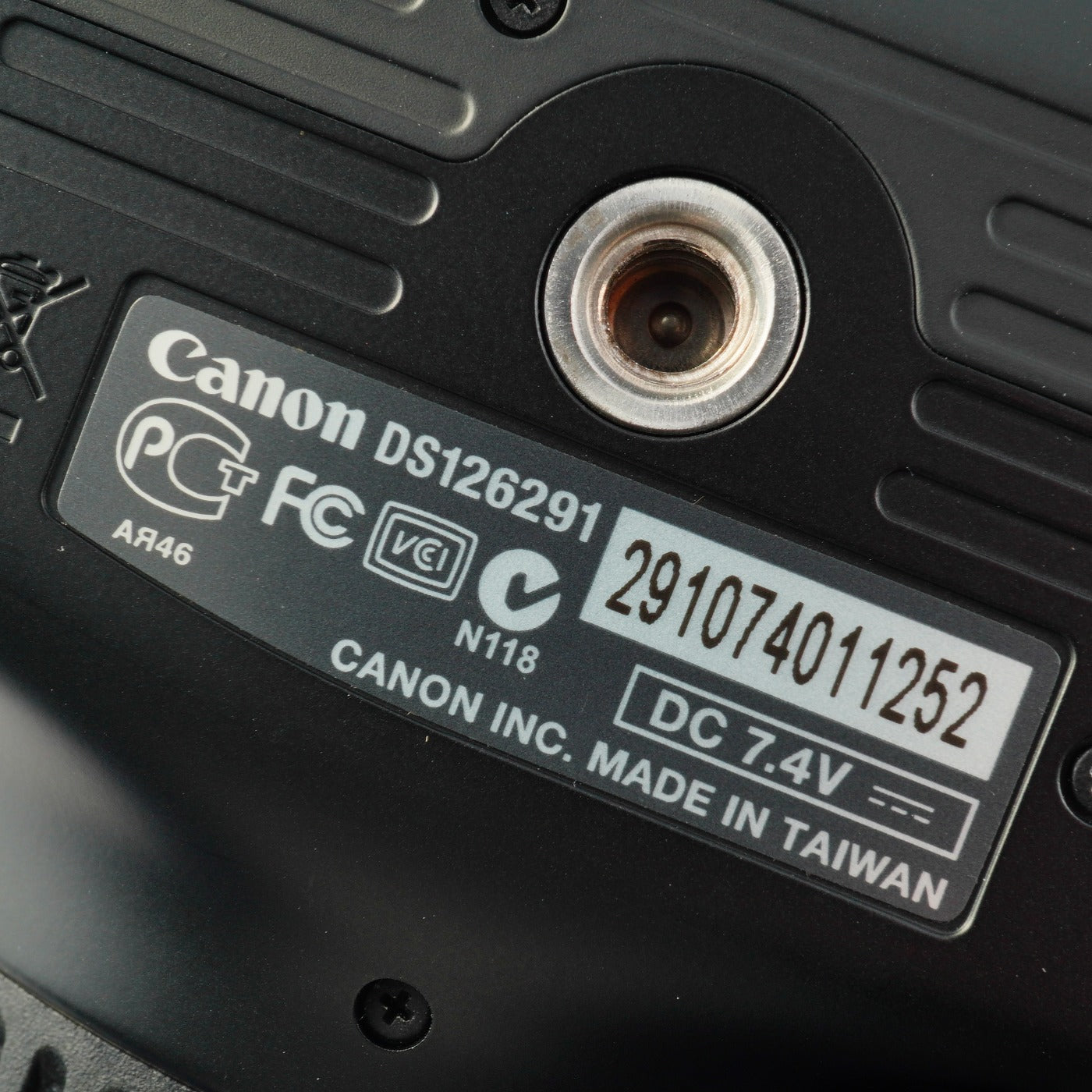 Canon EOS Kiss X50 ( Rebel T3 ) + EF-S 18-55mm F/3.5-5.6 デジタル一眼レフカメラ