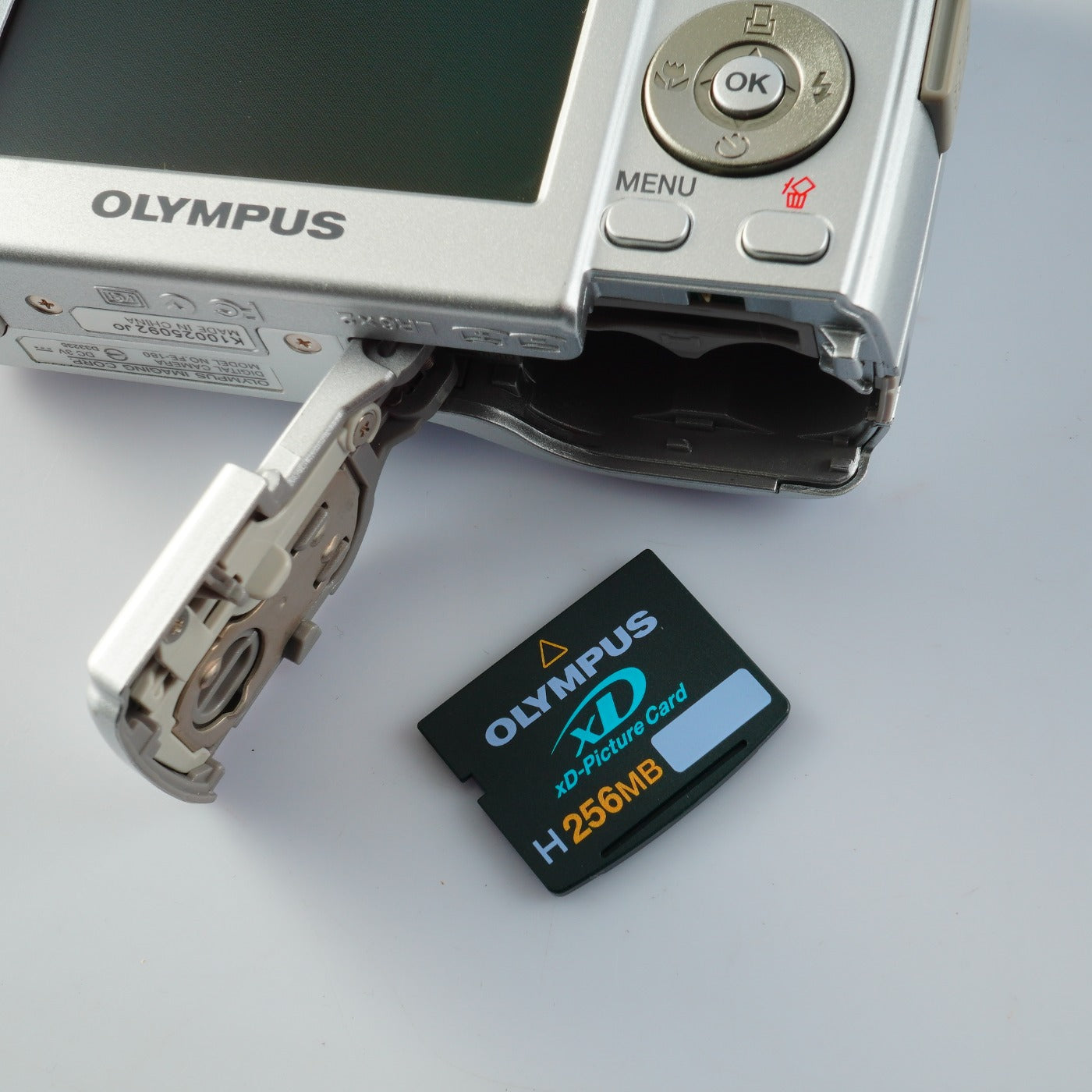 OLYMPUS FE-180 + XD 256MB コンパクトデジタルカメラ – 山田写真機店