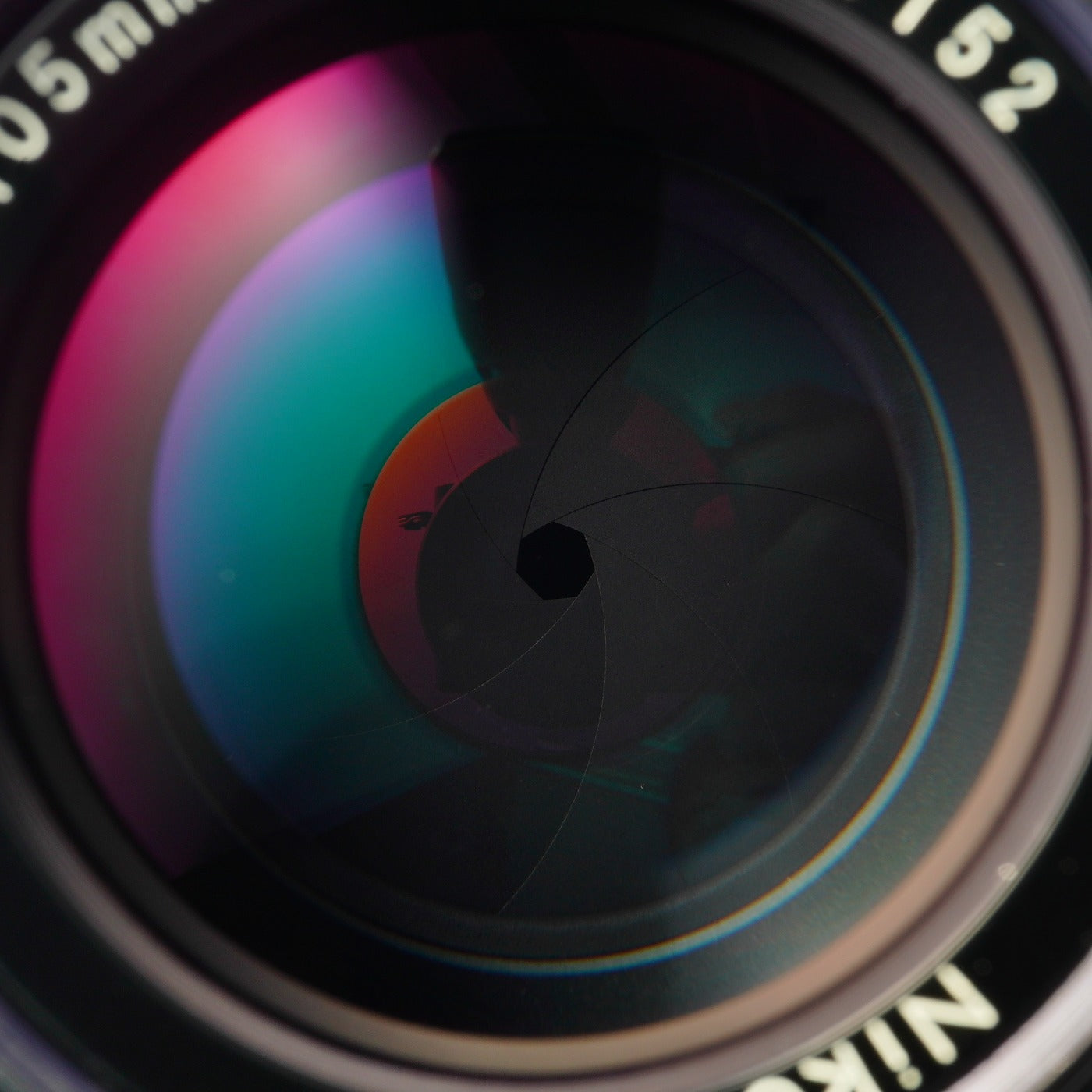 Nikon Ai NIKKOR 105mm F/2.5 単焦点レンズ