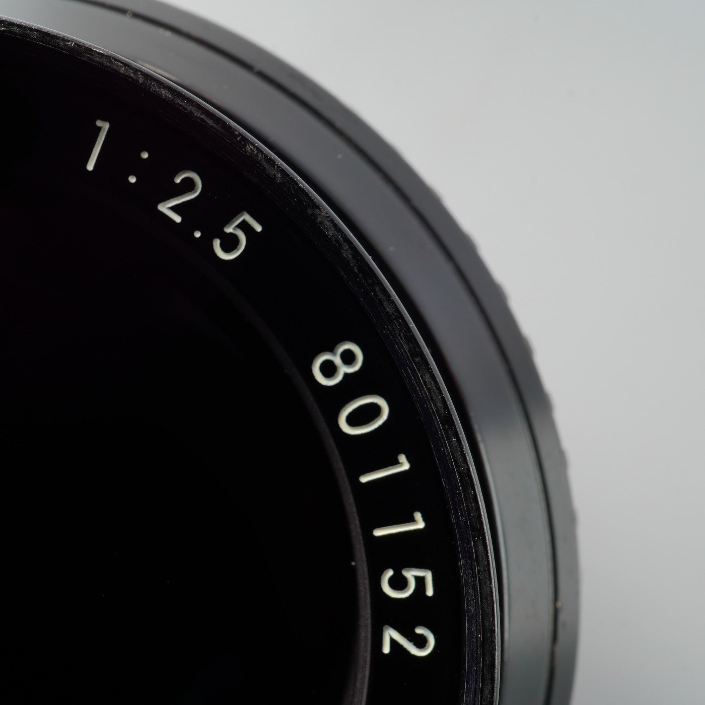 Nikon Ai NIKKOR 105mm F/2.5 単焦点レンズ