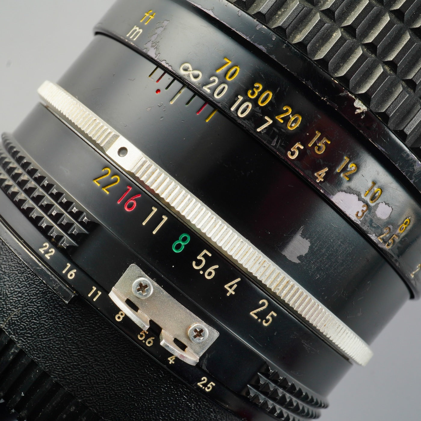 Nikon Ai NIKKOR 105mm F/2.5 単焦点レンズ