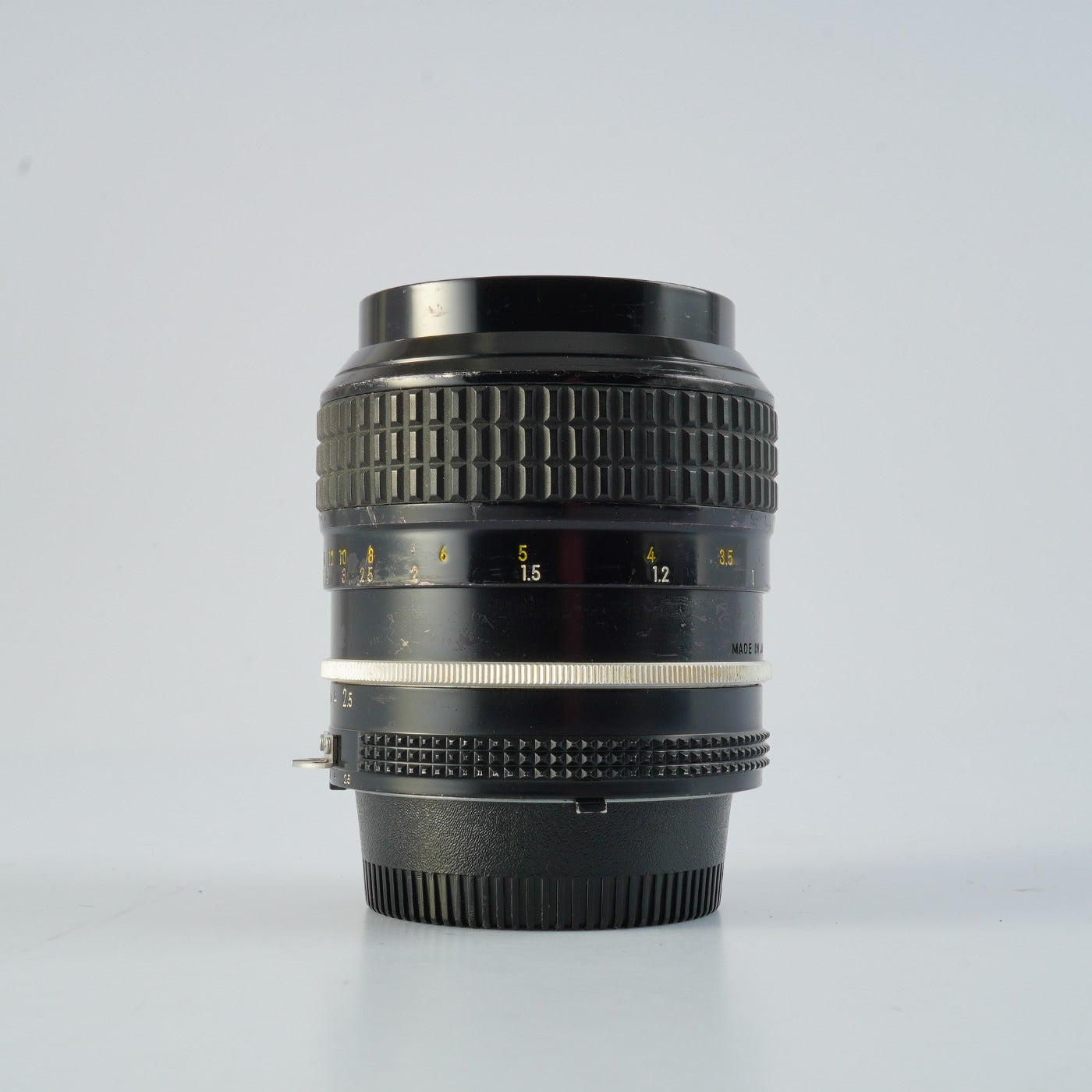 Nikon Ai NIKKOR 105mm F/2.5 単焦点レンズ