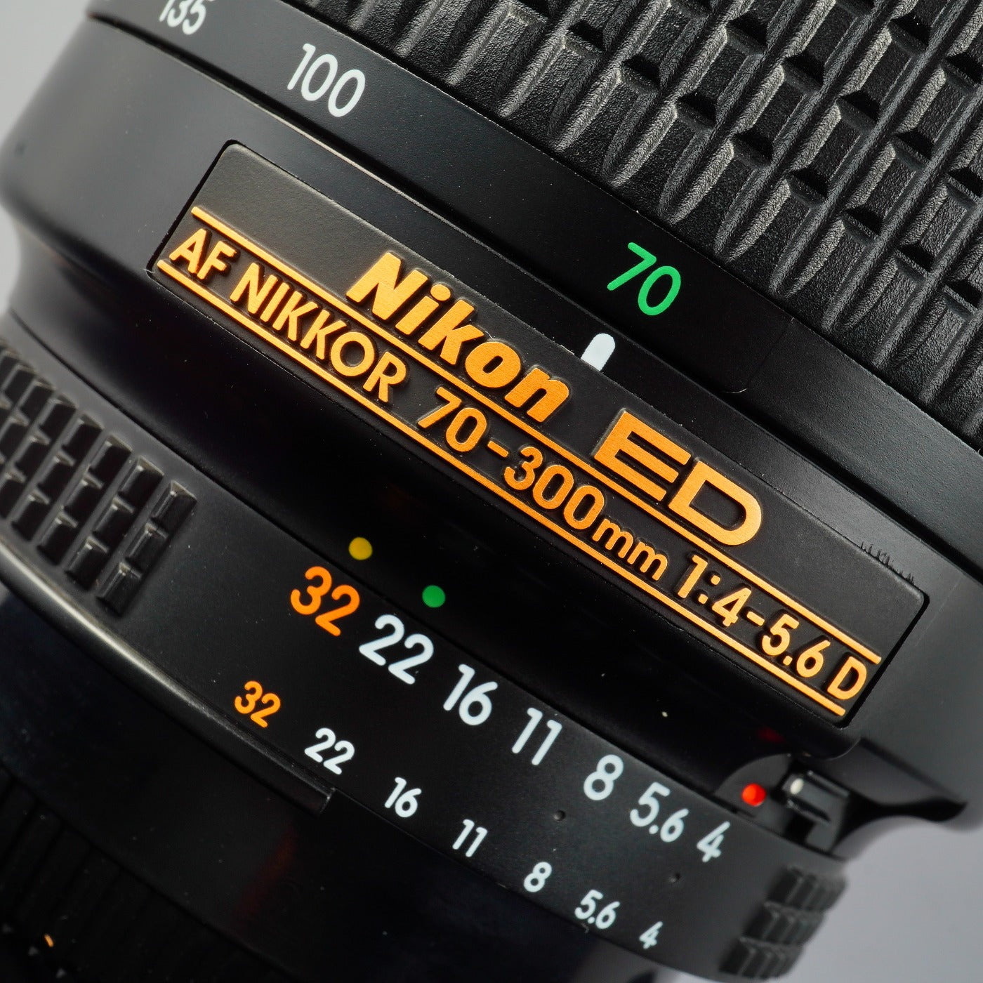 Nikon AF NIKKOR 70-300mm F/4-5.6 D ED ズームレンズ