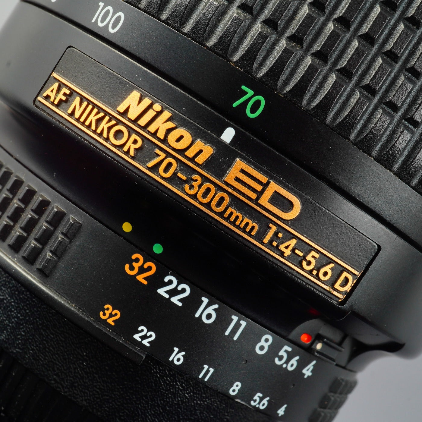 Nikon AF NIKKOR 70-300mm F/4-5.6 D ED ズームレンズ