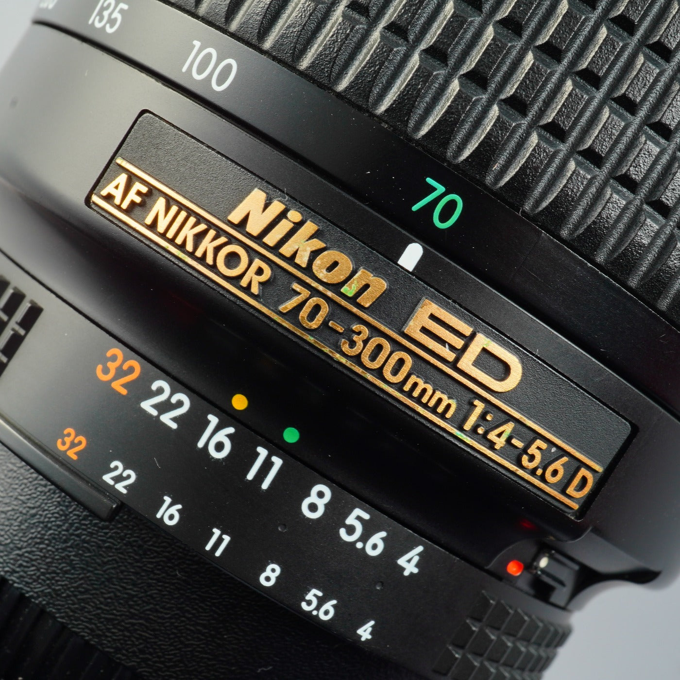 Nikon AF NIKKOR 70-300mm F/4-5.6 D ED ズームレンズ