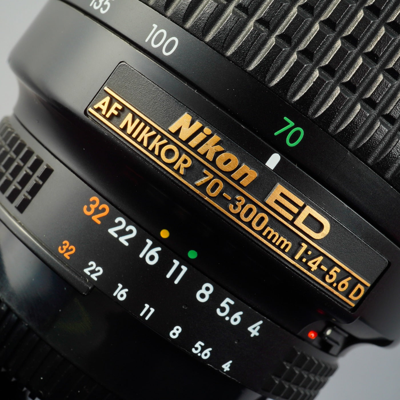 Nikon AF NIKKOR 70-300mm F/4-5.6 D ED ズームレンズ