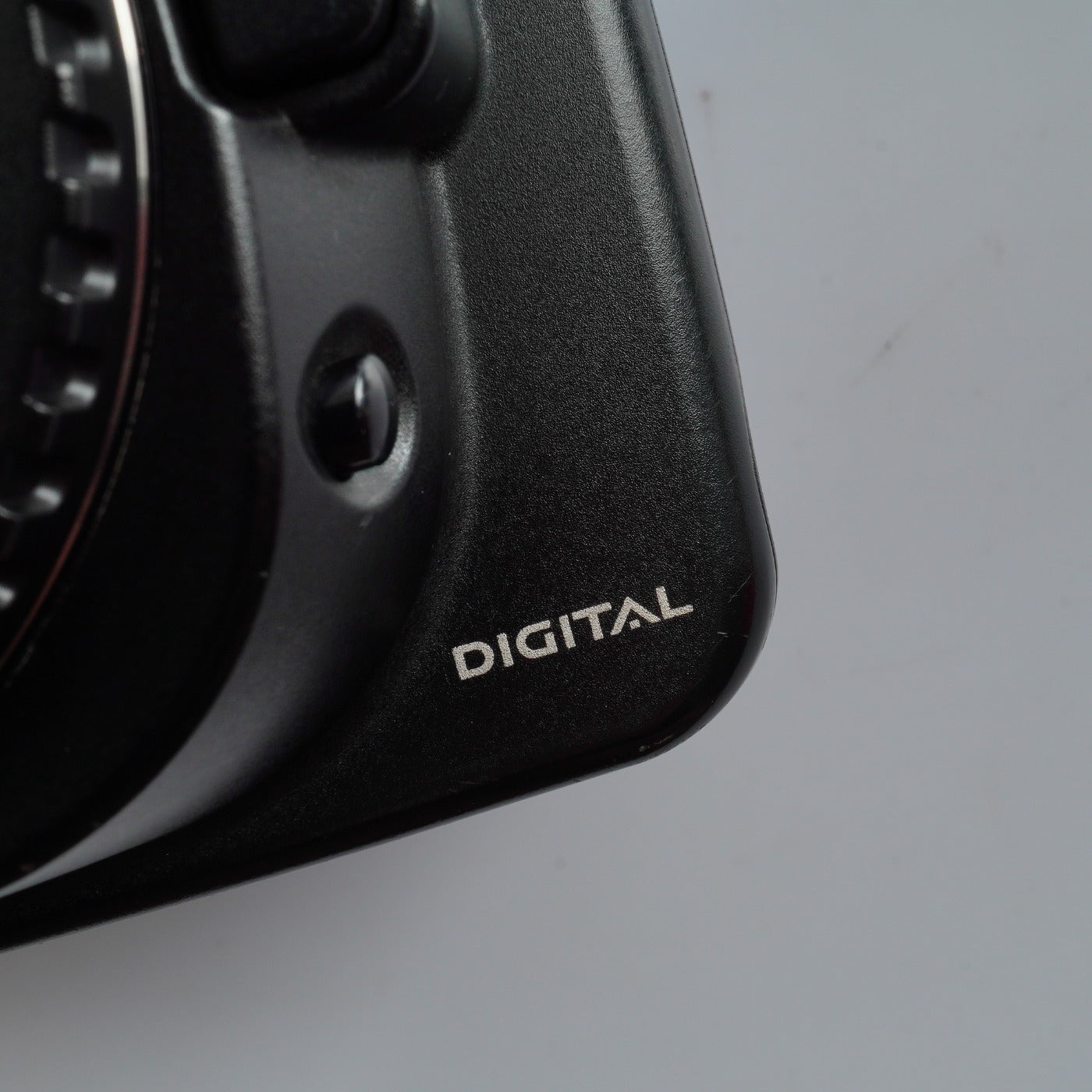 Canon EOS 20D + EF-S 18-55mm F/3.5-5.6Ⅱ USM + CF 2GB デジタル一眼レフカメラ