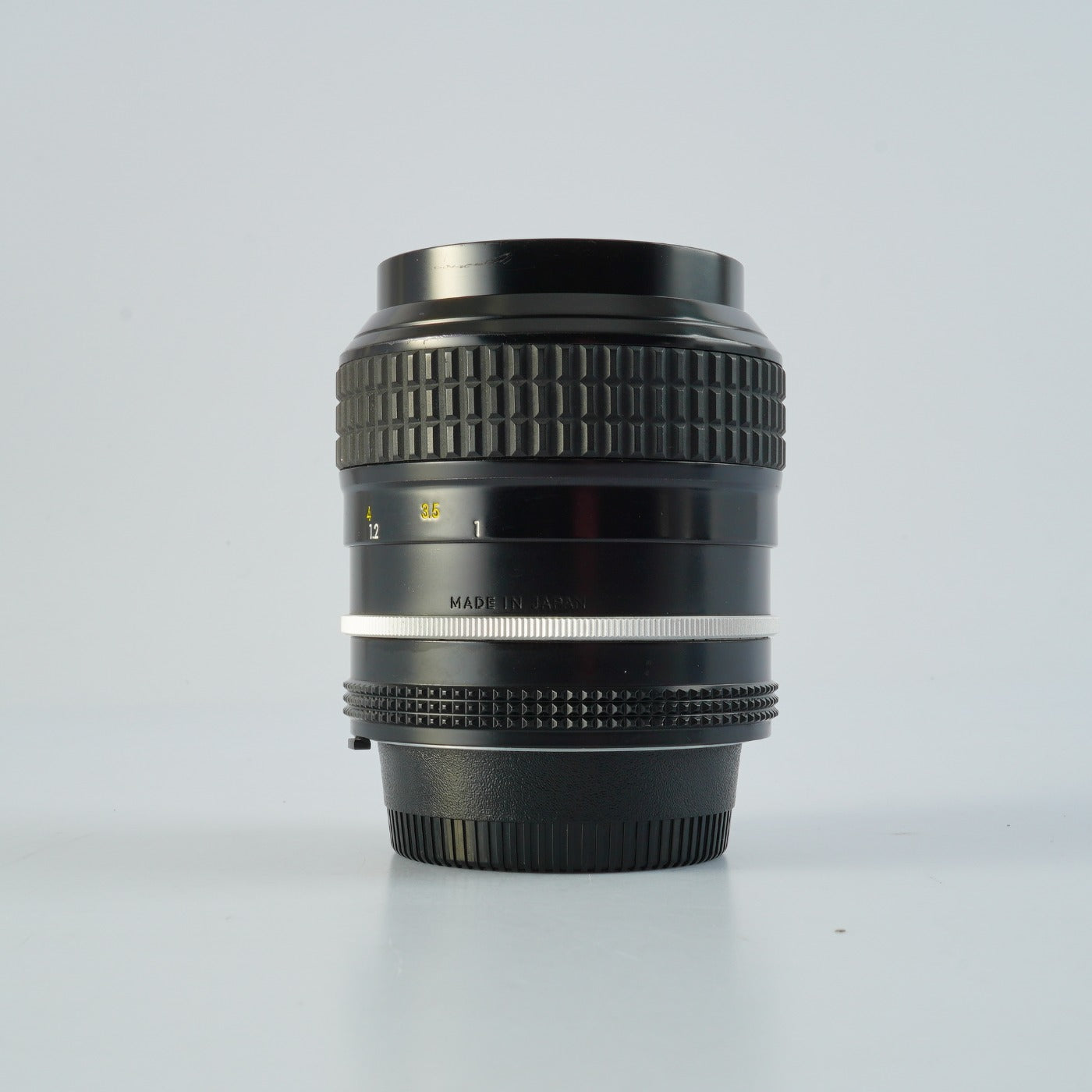 Nikon Ai NIKKOR 105mm F/2.5 単焦点レンズ