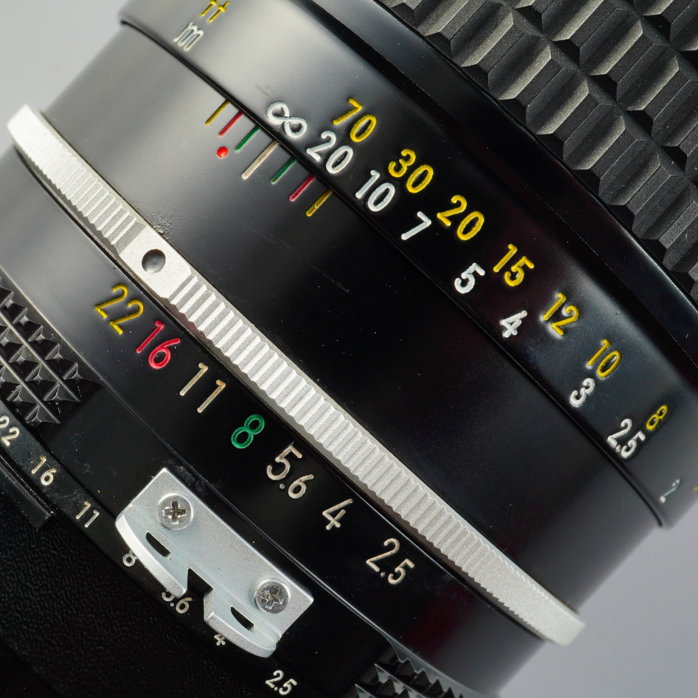 Nikon Ai NIKKOR 105mm F/2.5 単焦点レンズ