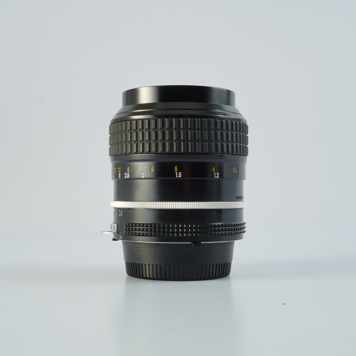 Nikon Ai NIKKOR 105mm F/2.5 単焦点レンズ