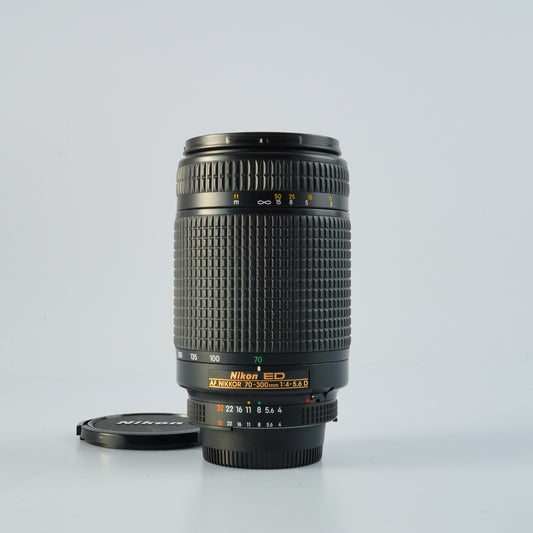 Nikon AF NIKKOR 70-300mm F/4-5.6 D ED ズームレンズ