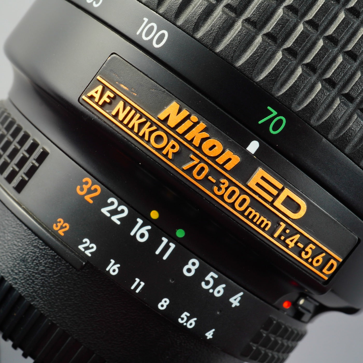 Nikon AF NIKKOR 70-300mm F/4-5.6 D ED ズームレンズ