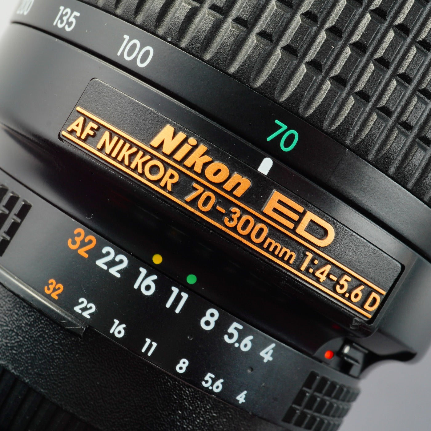 Nikon AF NIKKOR 70-300mm F/4-5.6 D ED ズームレンズ