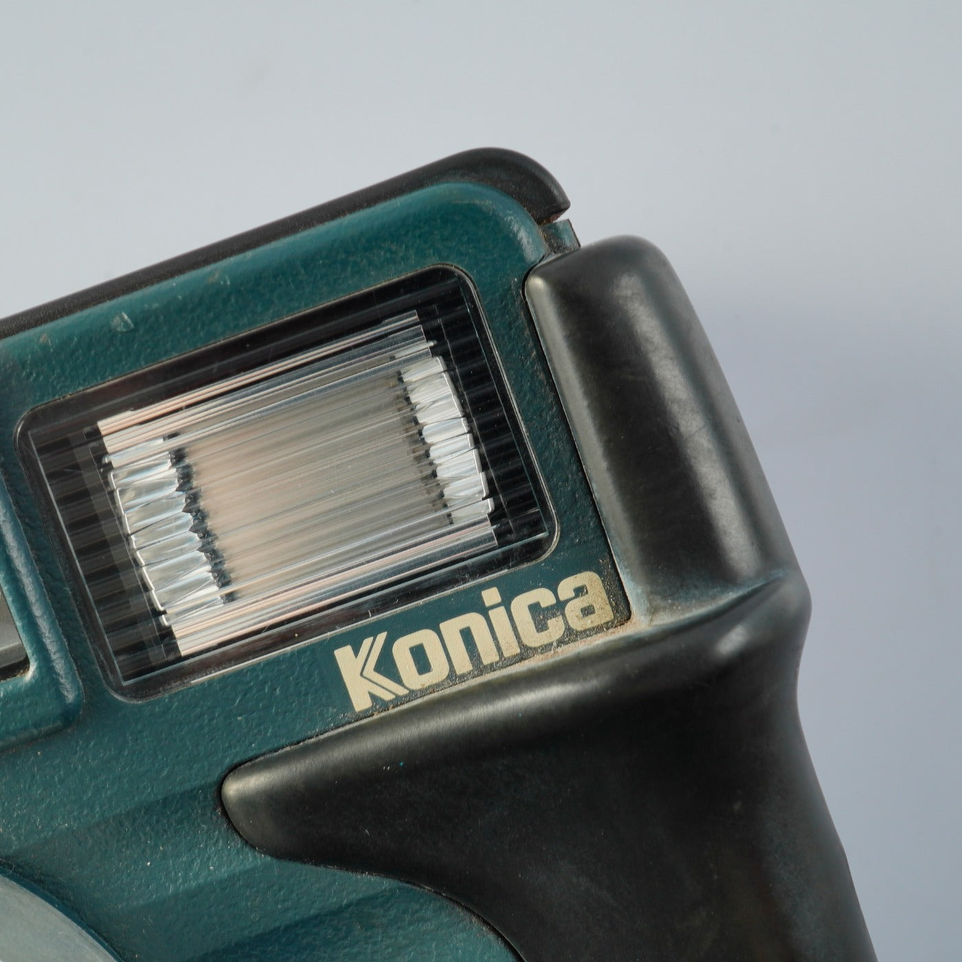 Konica 現場監督 ( GENBAKANTOKU ) 28 WB コンパクトフィルムカメラ