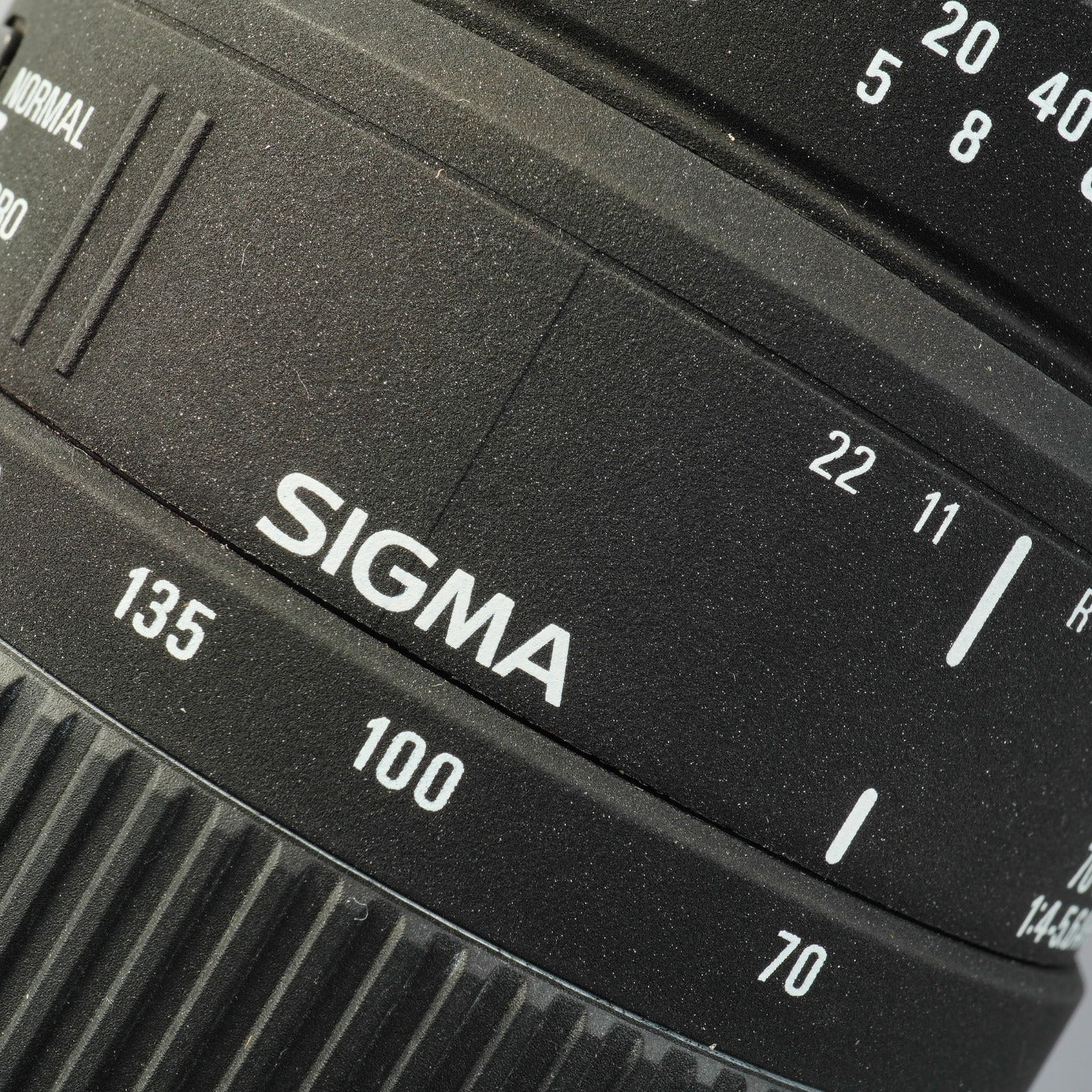 SIGMA 70-300mm F/4-5.6 D APO DG for Nikon F (Nikon F用) ズームレンズ