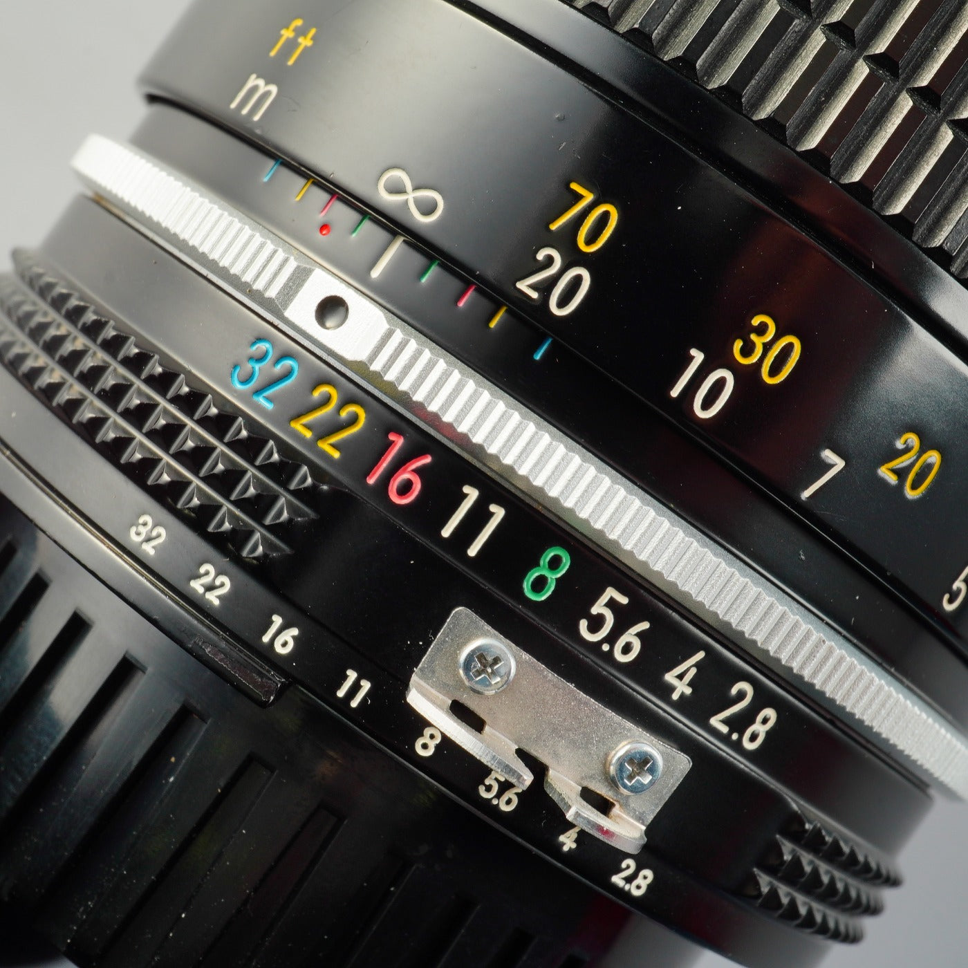 Nikon Ai NIKKOR 135mm F/2.8 単焦点レンズ