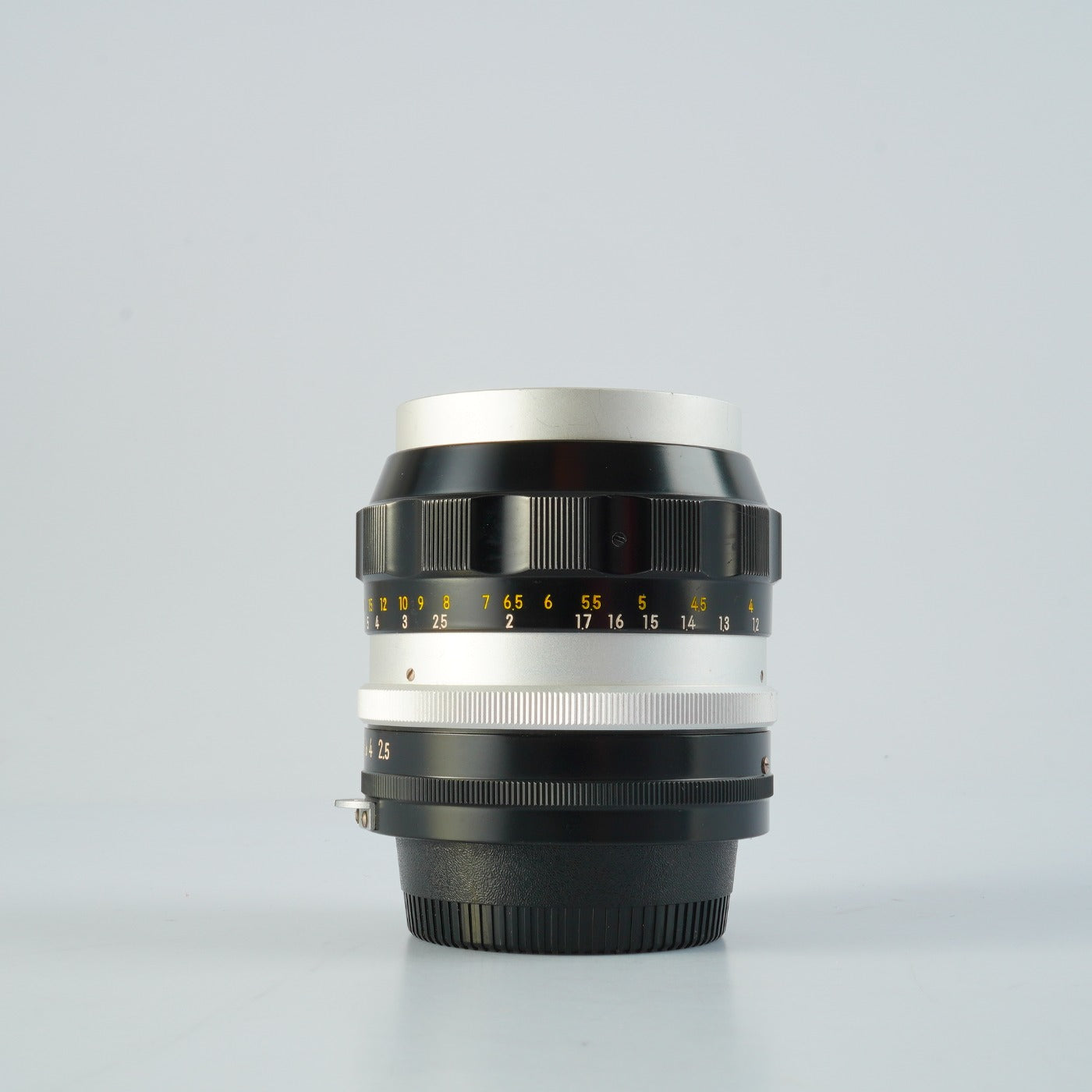 Nikon 非Ai NIKKOR-P Auto 105mm F/2.5 単焦点レンズ