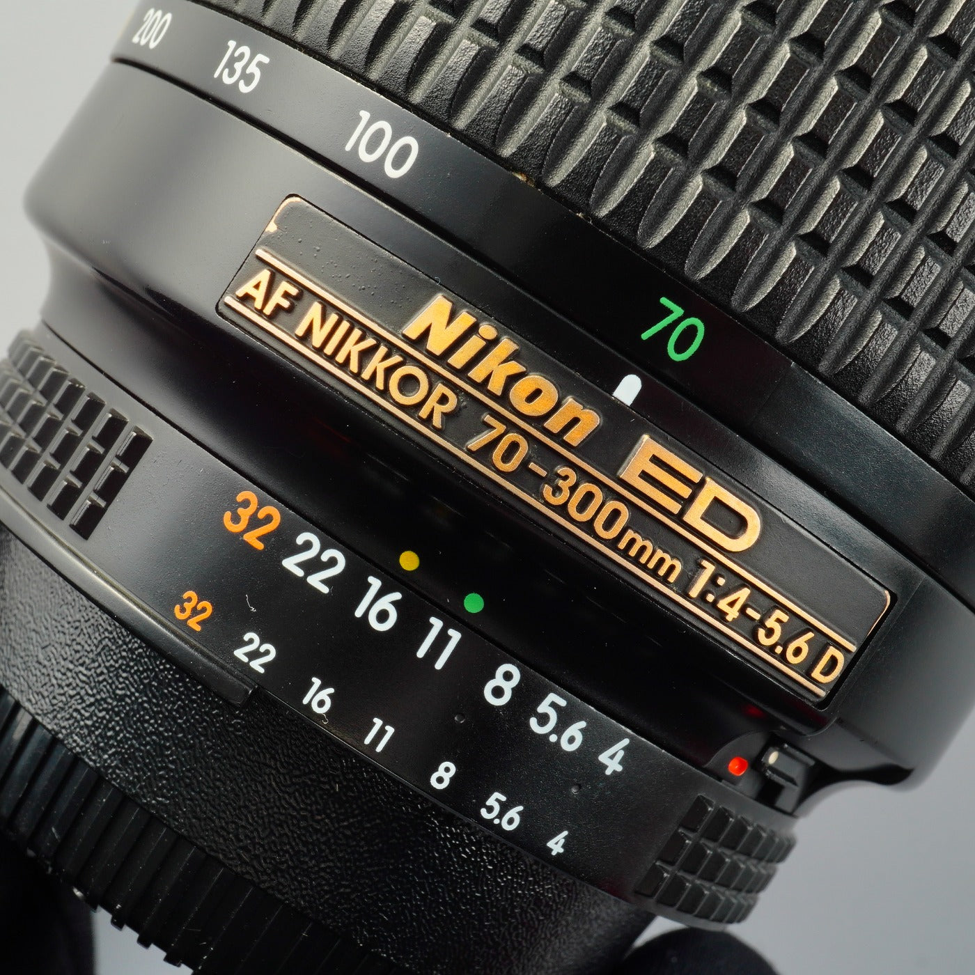 Nikon AF NIKKOR 70-300mm F/4-5.6 D ED ズームレンズ
