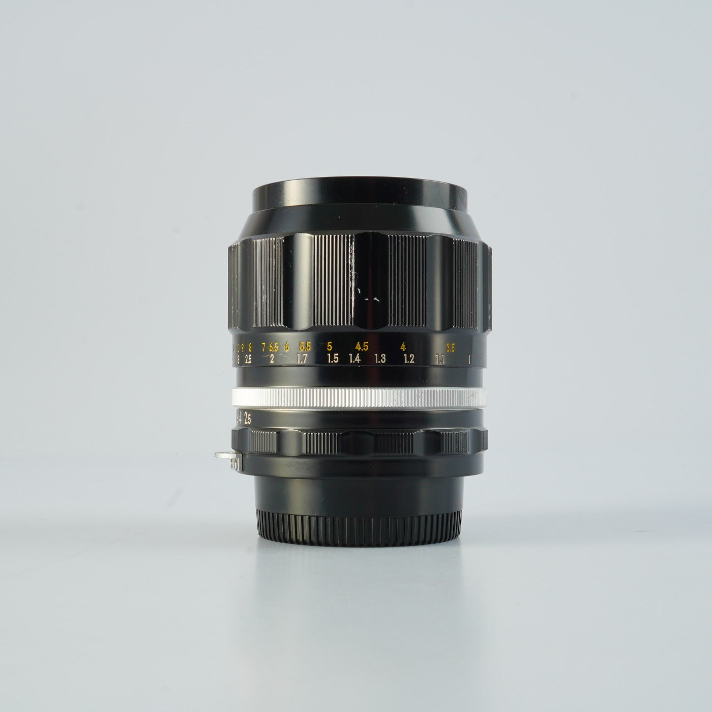 Nikon 非Ai NIKKOR-P.C Auto 105mm F/2.5 単焦点レンズ