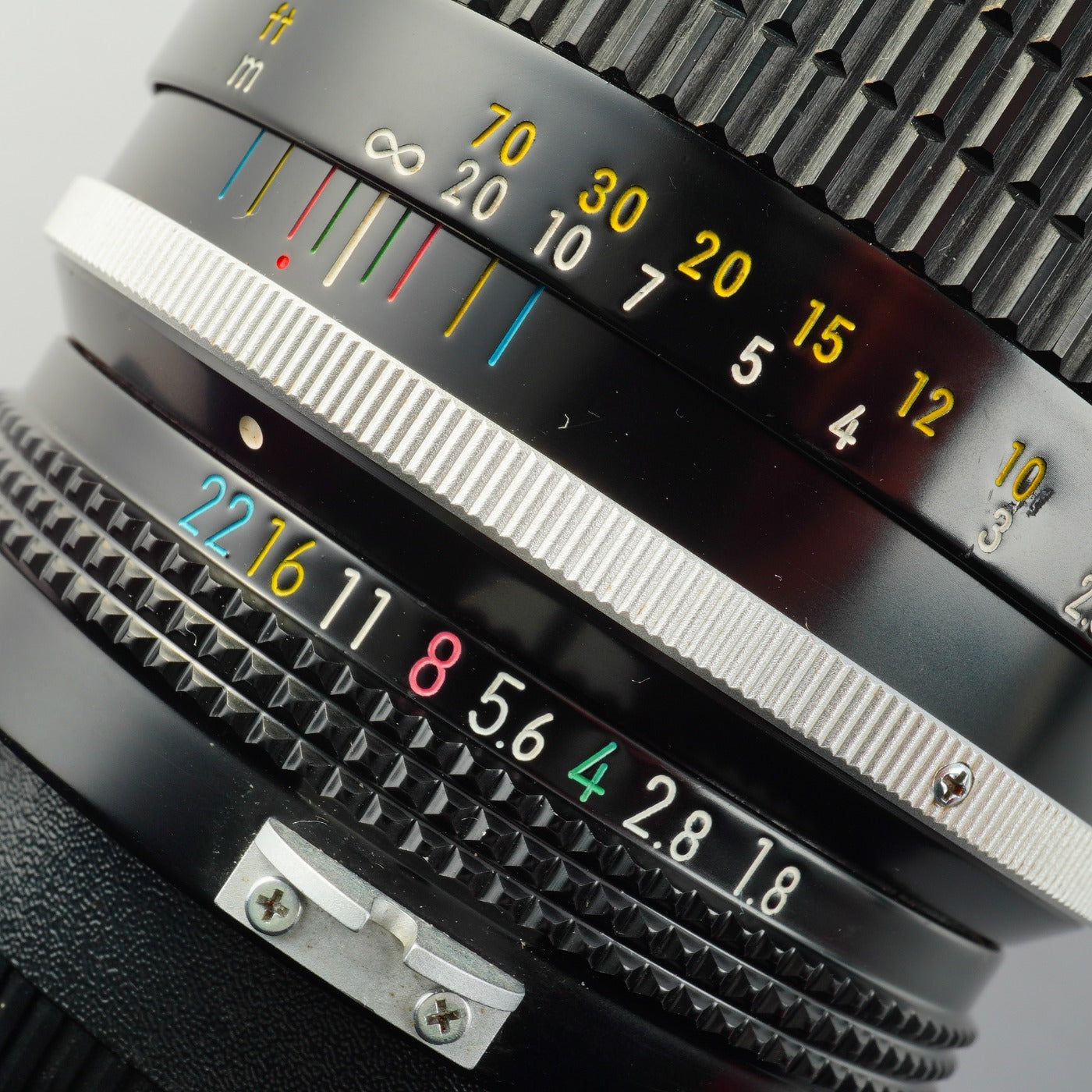 Nikon 非Ai Nikkor 85mm F/1.8 単焦点レンズ