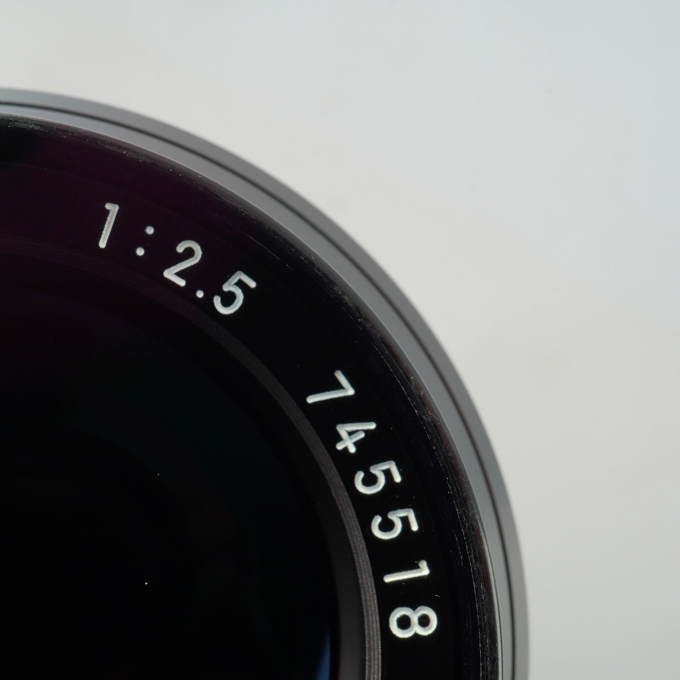 Nikon Ai NIKKOR 105mm F/2.5 単焦点レンズ