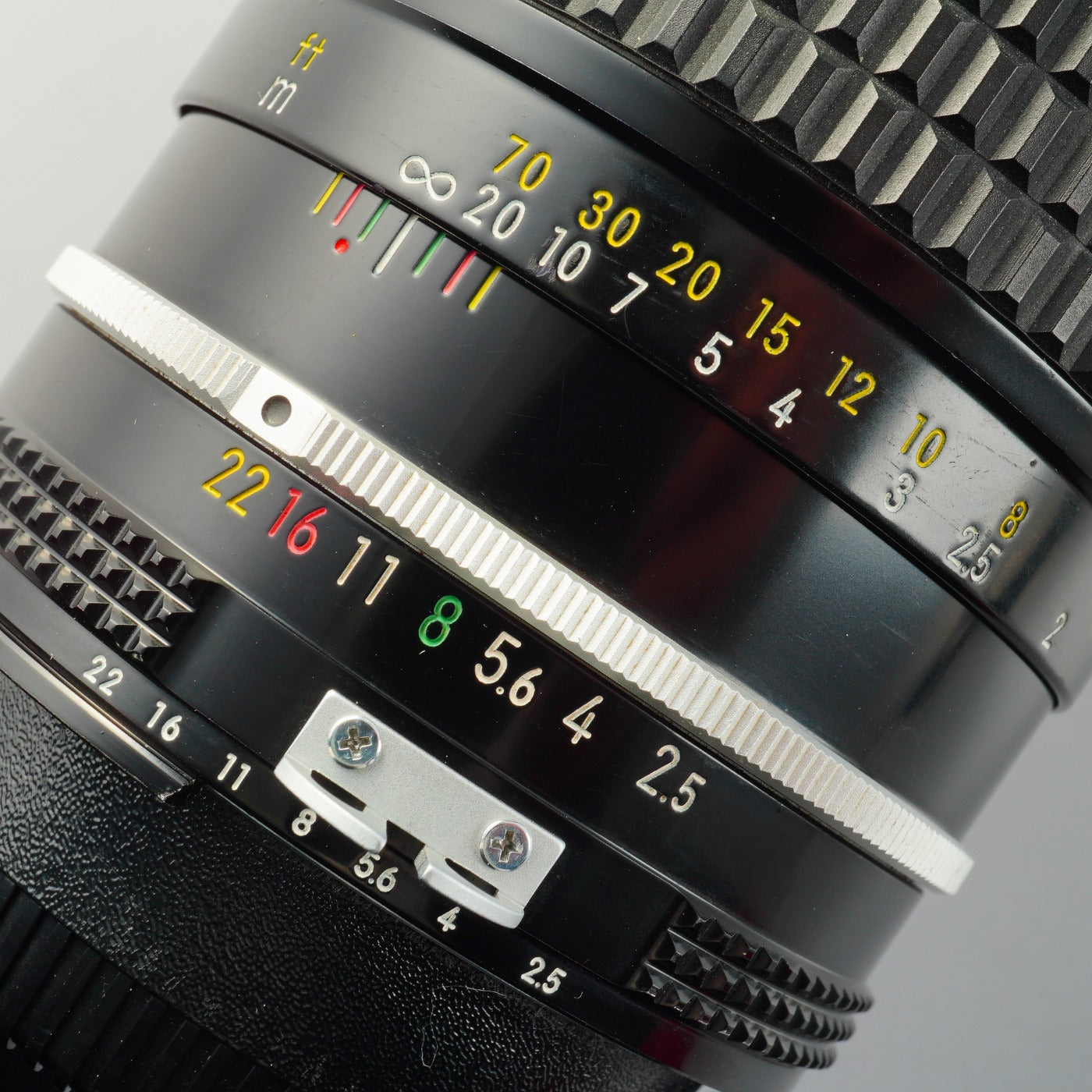 Nikon Ai NIKKOR 105mm F/2.5 単焦点レンズ