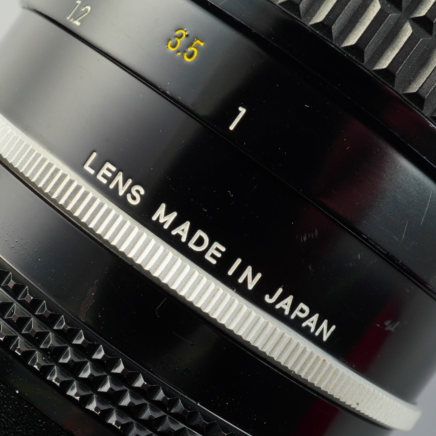 Nikon Ai NIKKOR 105mm F/2.5 単焦点レンズ