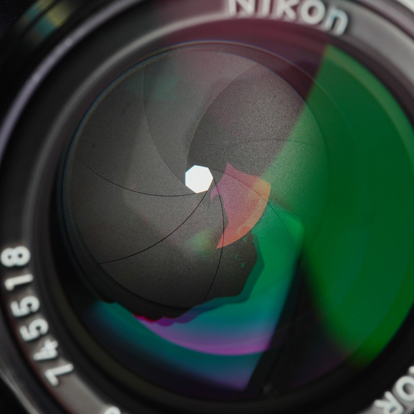 Nikon Ai NIKKOR 105mm F/2.5 単焦点レンズ