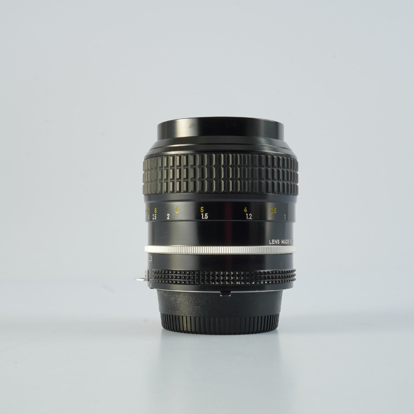 Nikon Ai NIKKOR 105mm F/2.5 単焦点レンズ