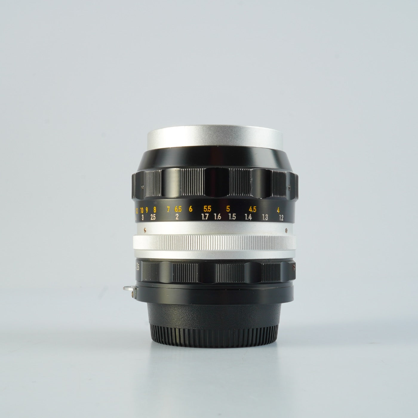 Nikon 非Ai NIKKOR-P Auto 105mm F/2.5 単焦点レンズ