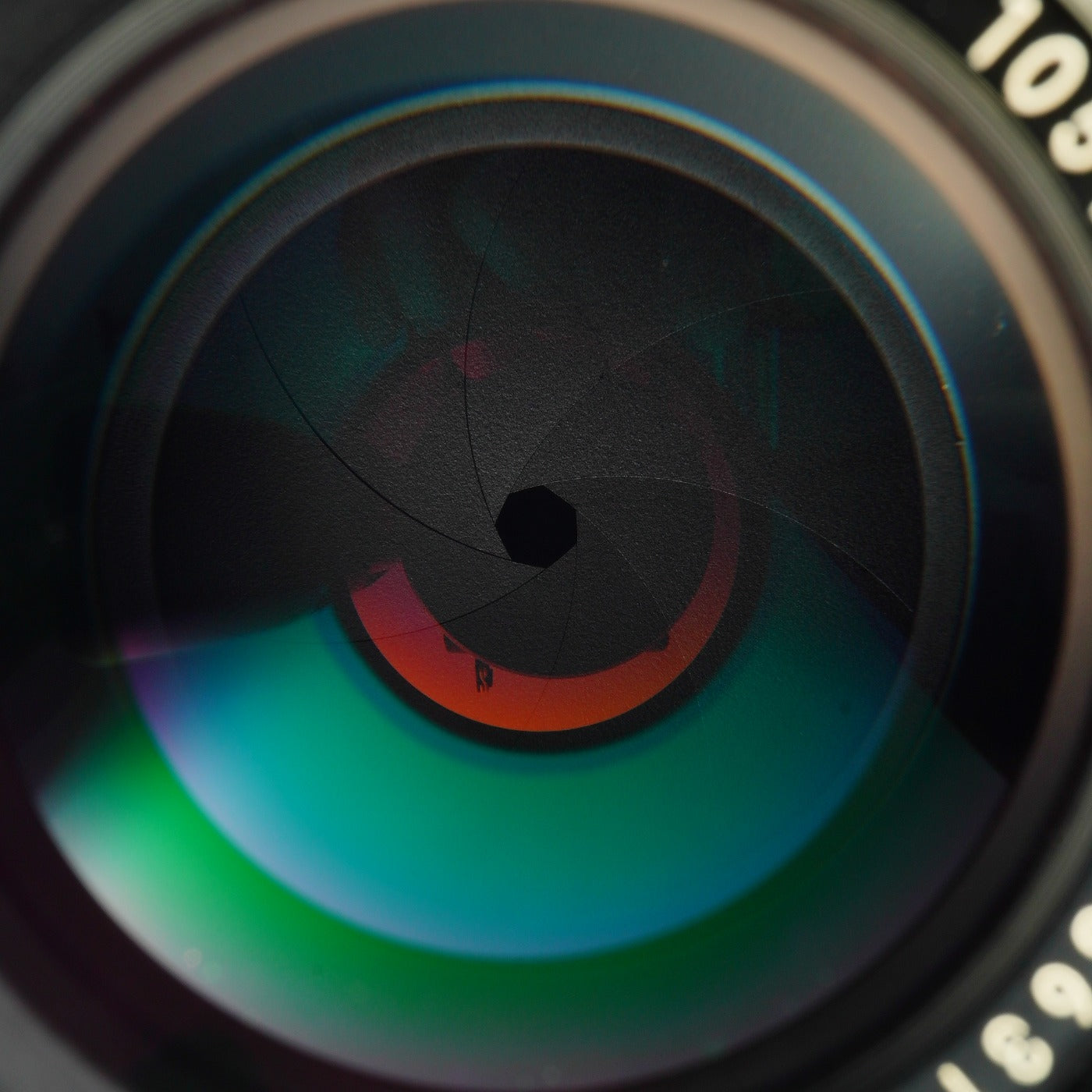 Nikon Ai NIKKOR 105mm F/2.5 単焦点レンズ