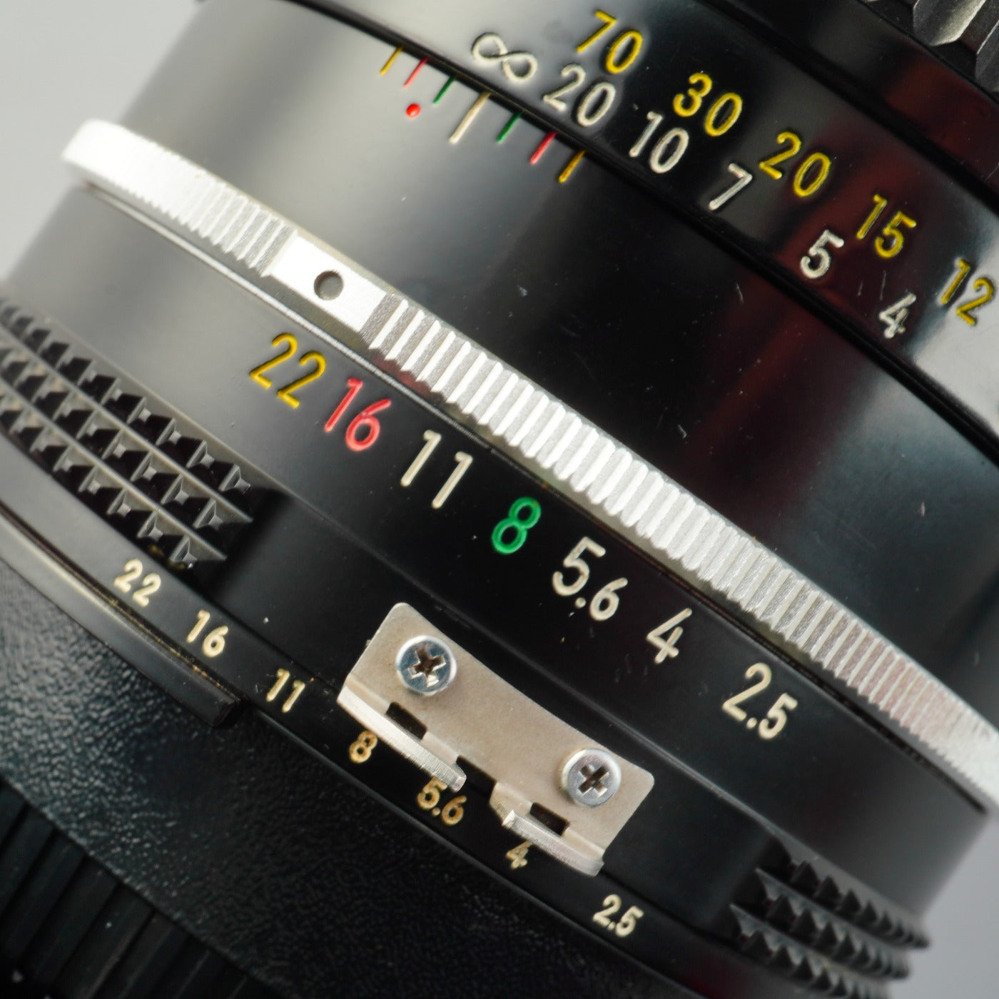 Nikon Ai NIKKOR 105mm F/2.5 単焦点レンズ