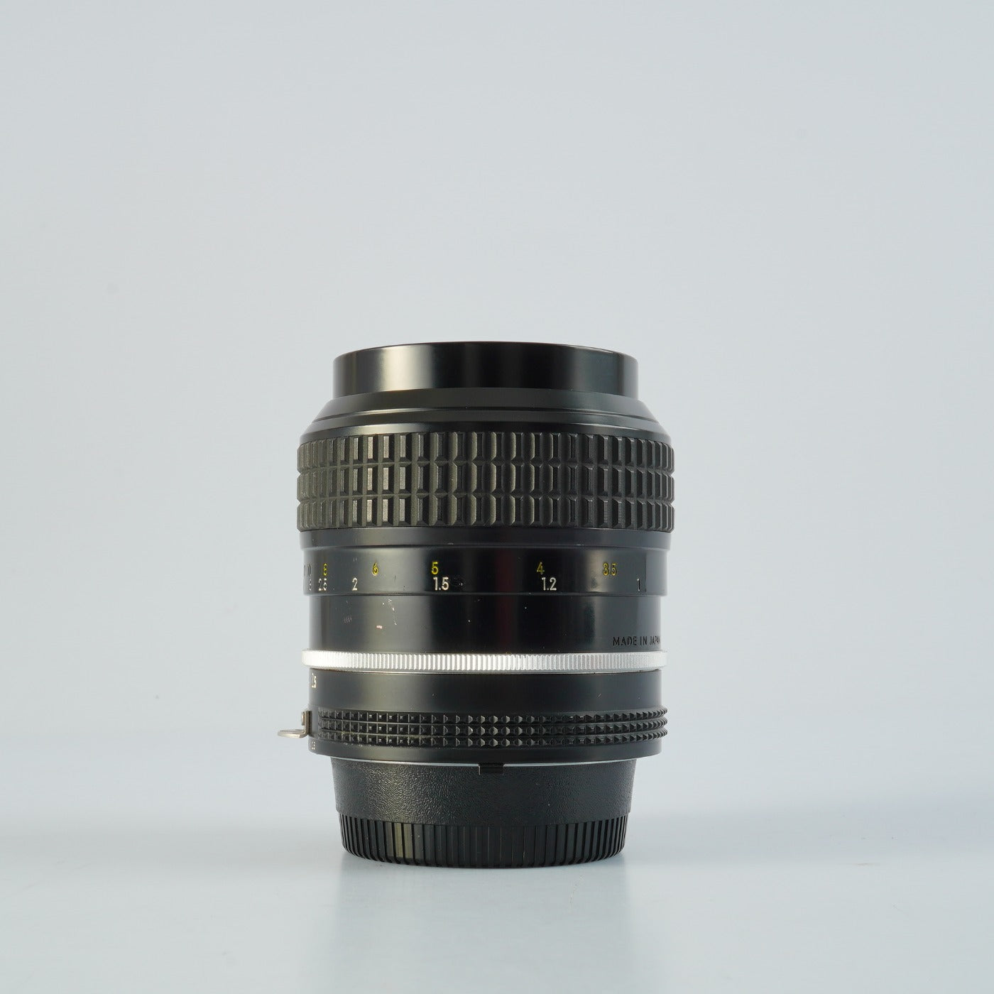 Nikon Ai NIKKOR 105mm F/2.5 単焦点レンズ