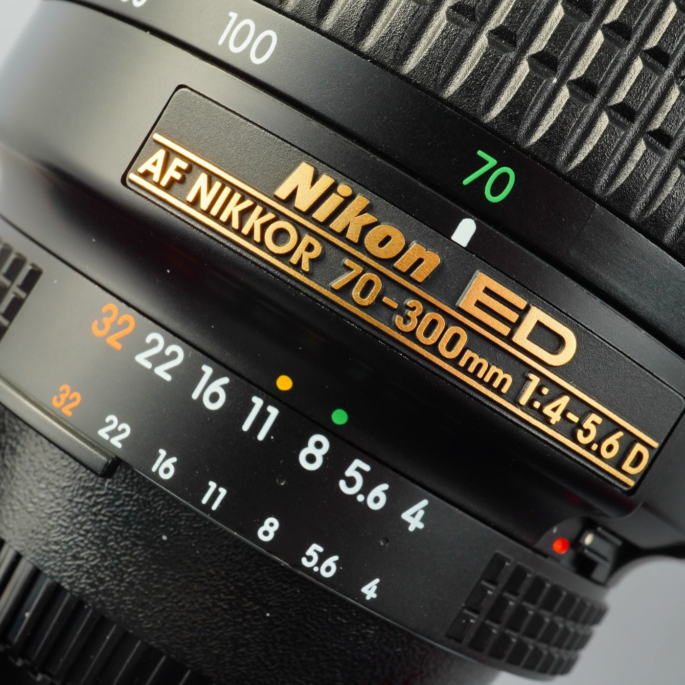 Nikon AF NIKKOR 70-300mm F/4-5.6 D ED ズームレンズ