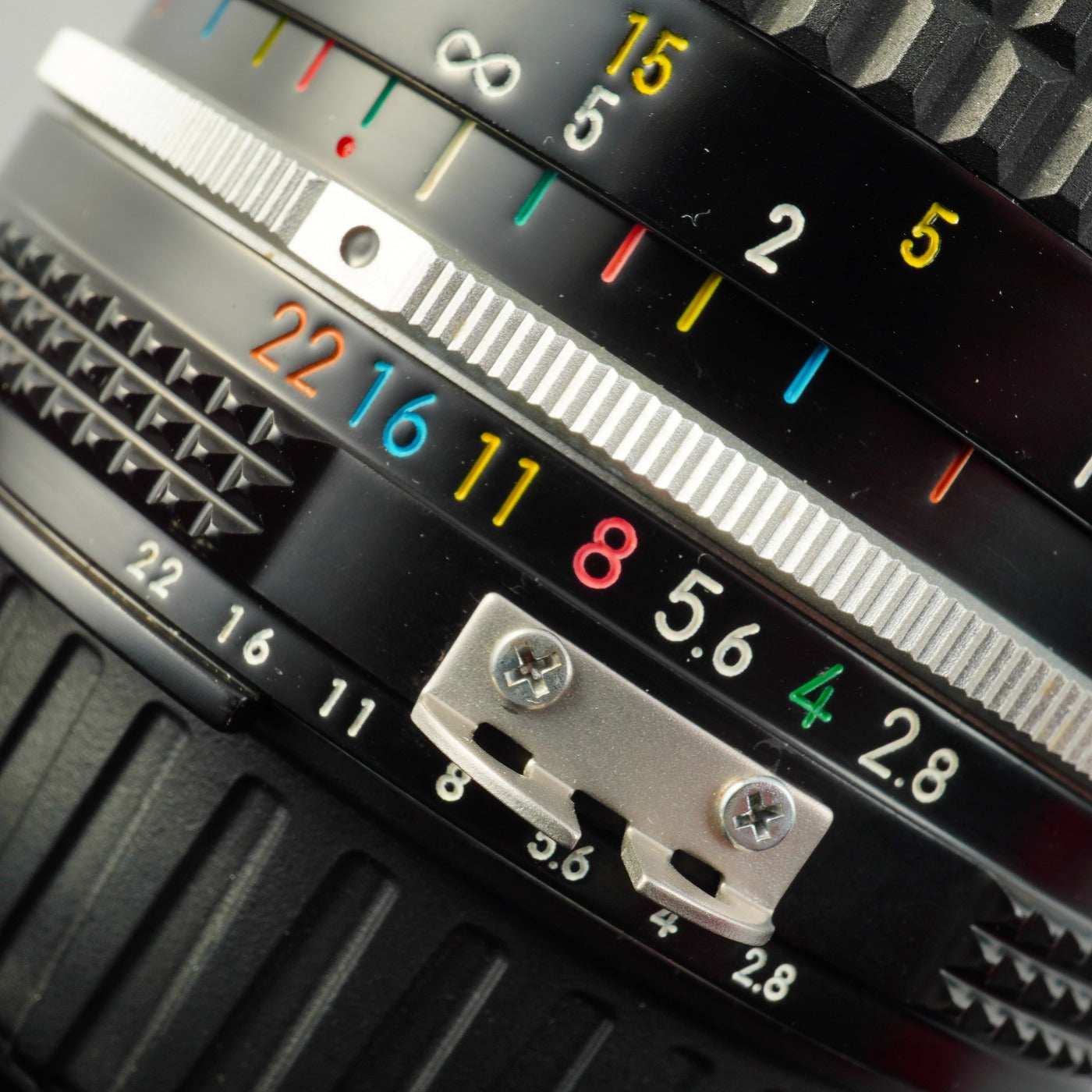 Nikon Ai Nikkor 28mm F/2.8 単焦点レンズ