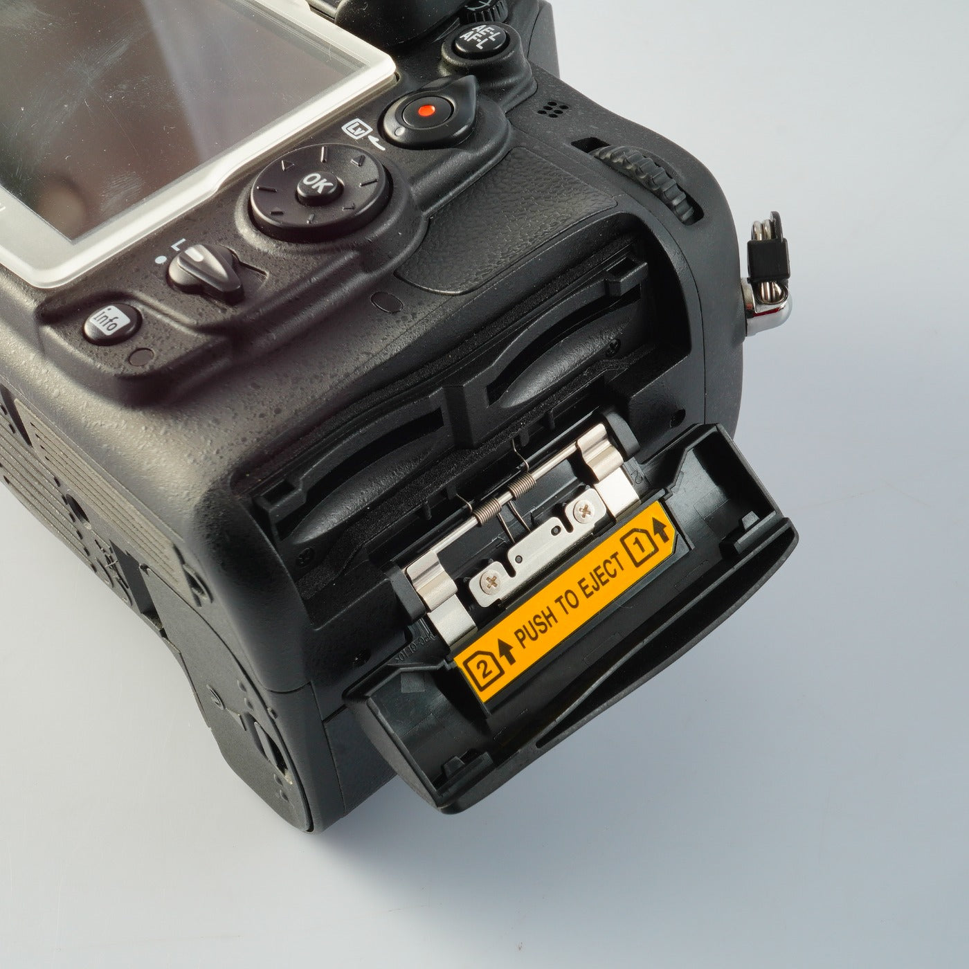 Nikon D7000 20.9MP [ 6,087 Shots ] デジタル一眼レフカメラ