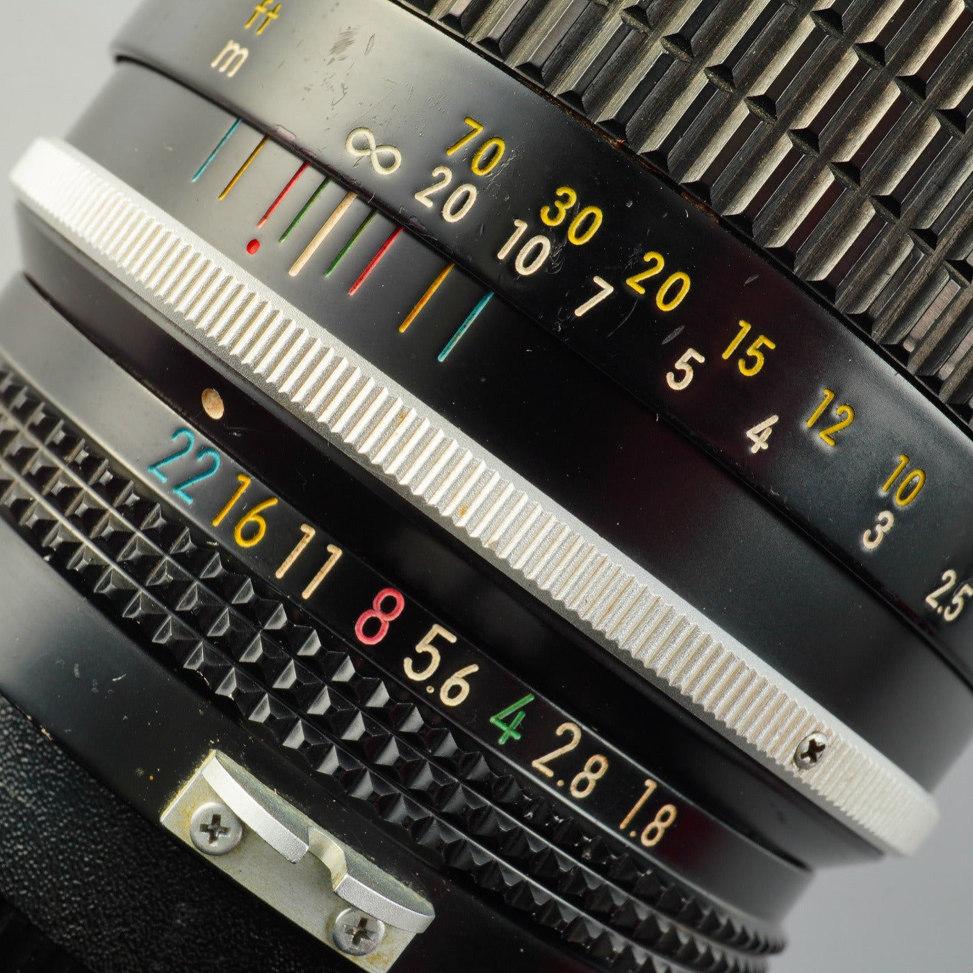 Nikon 非Ai Nikkor 85mm F/1.8 単焦点レンズ